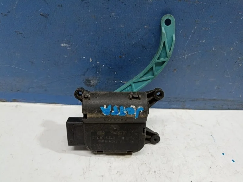 Моторчик заслонки печки Volkswagen Jetta 5 2008 1K1907511E 1K2 1.6 BSE