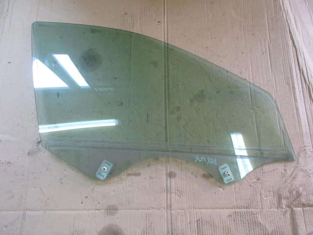 Стекло переднее правое Mercedes-Benz
