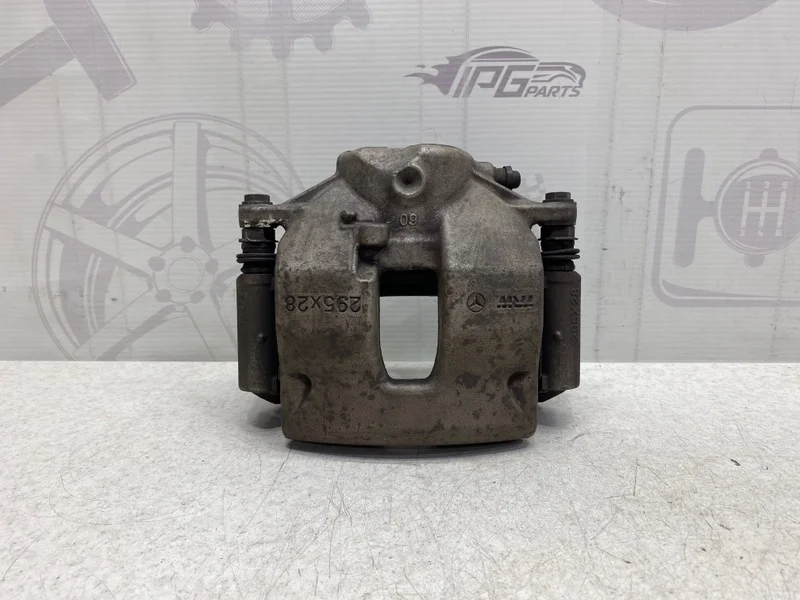 Тормозной суппорт передний правый Mercedes-benz 2013 W212