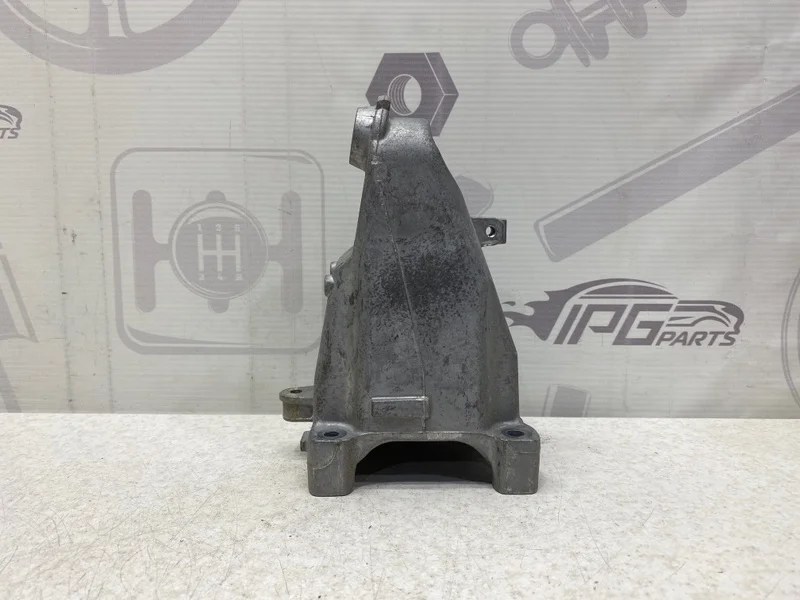 Кронштейн двигателя левый Mercedes-benz 2013 W212