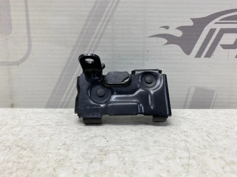 Замок капота Mercedes-benz 2013 W212