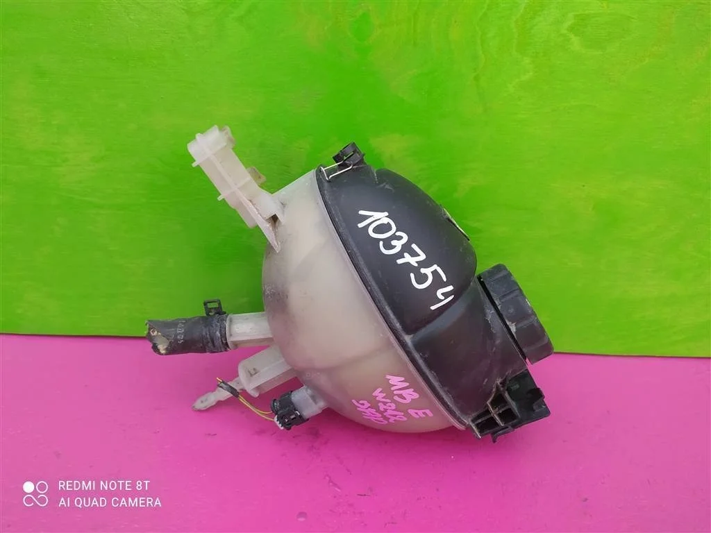 Бачок расширительный W204 W207 W212 A2045000749
