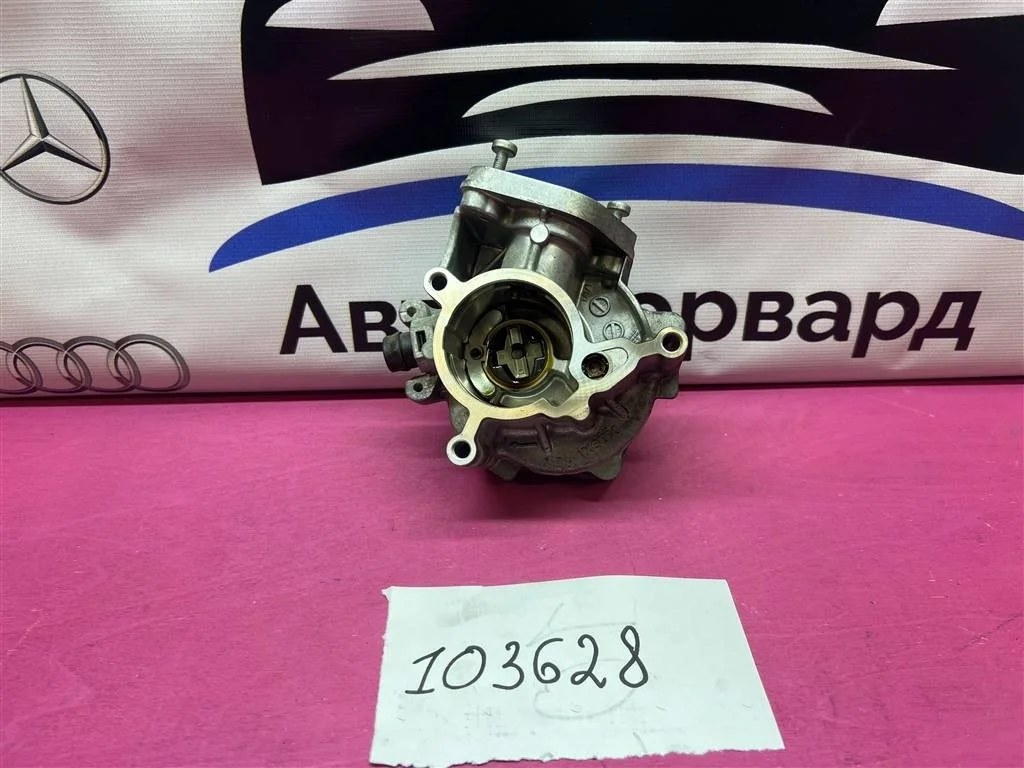 Вакуумный насос Audi A4 A6 Passat 1,8 06K145100B