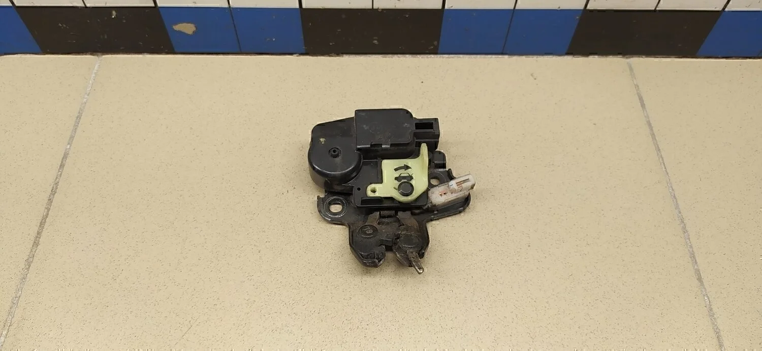 Замок багажника Almera Classic (B10) 2006-2013