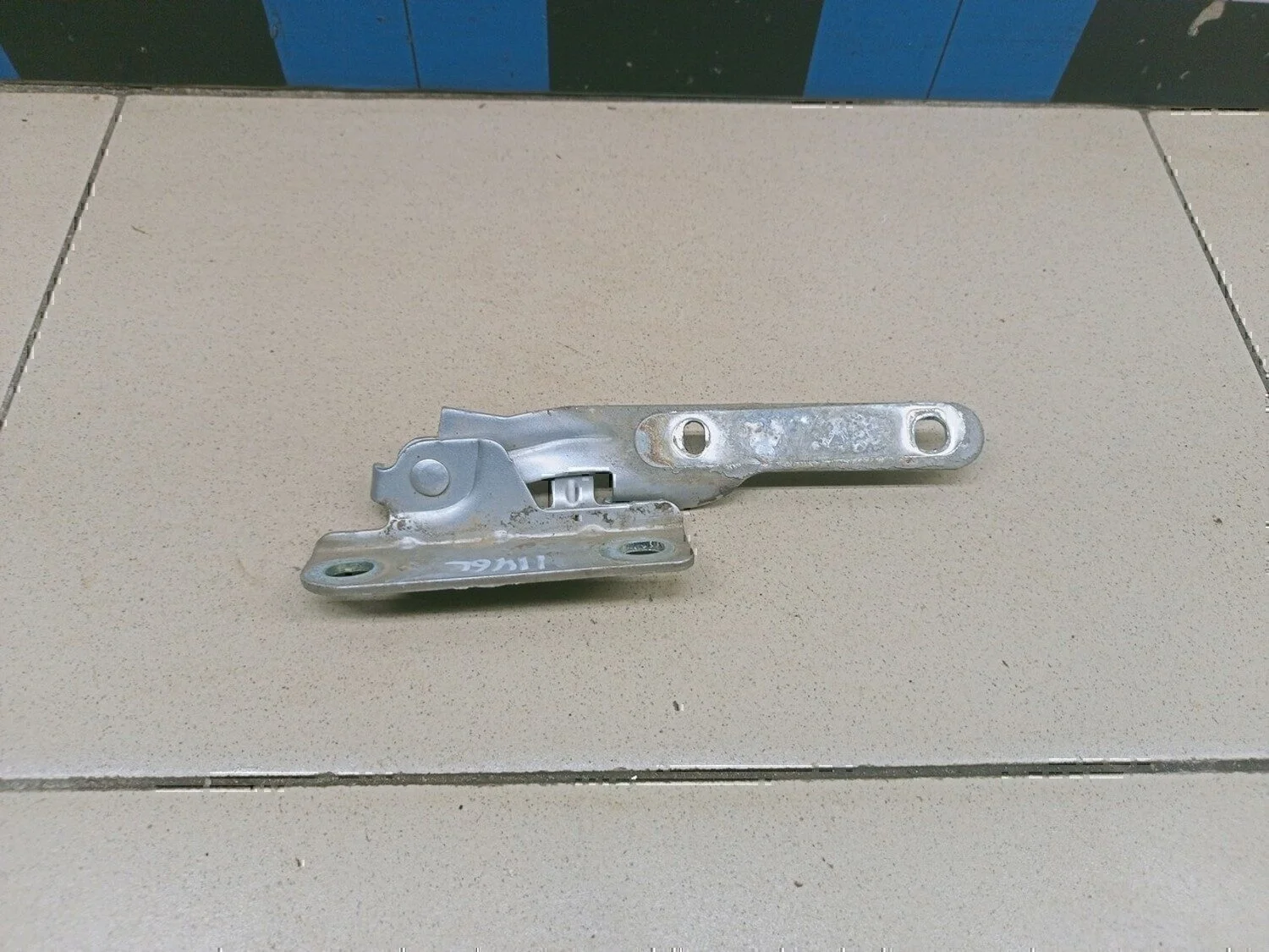 Петля капота левая Logan 2005-2014