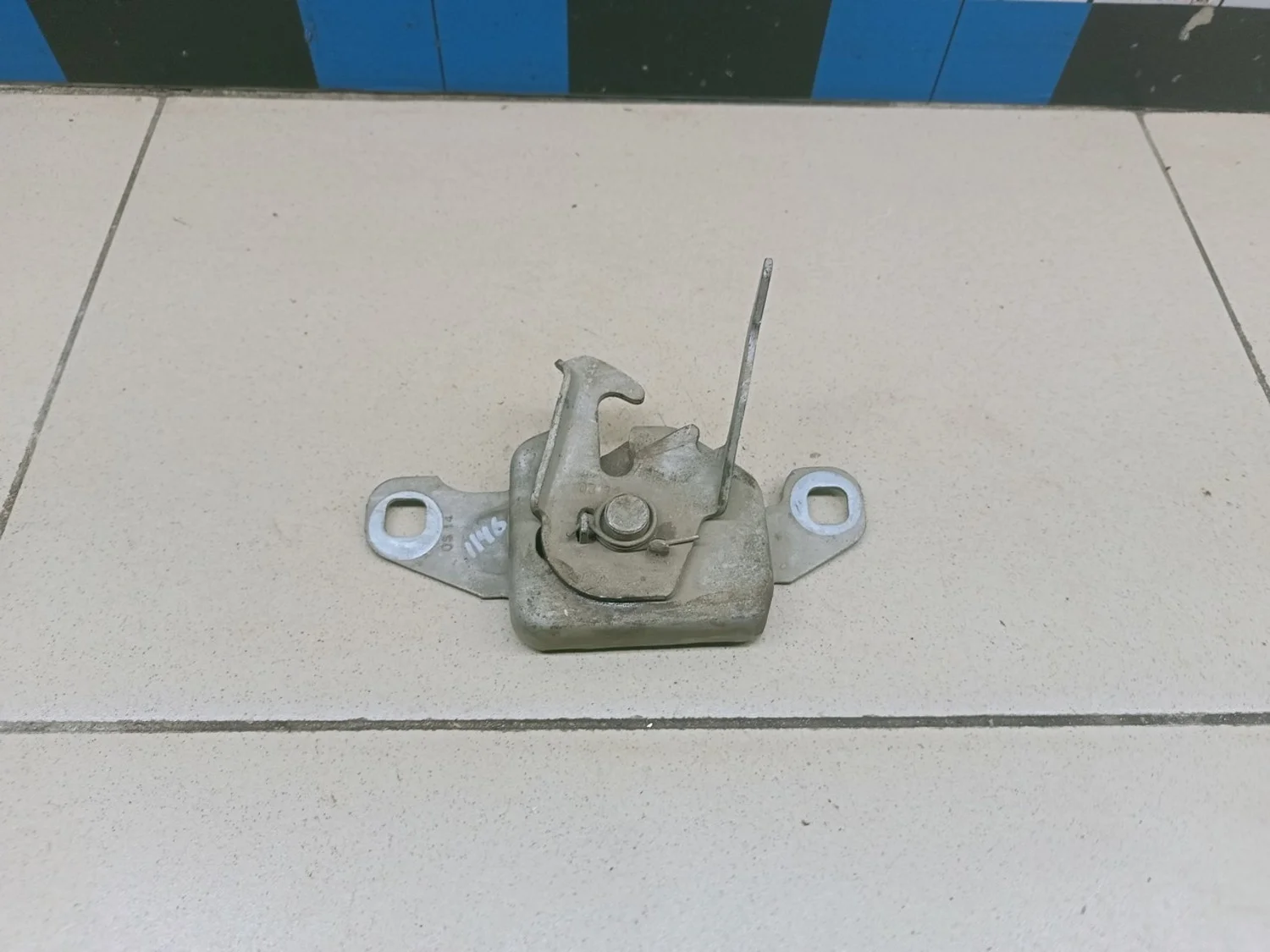 Замок капота Logan 2005-2014