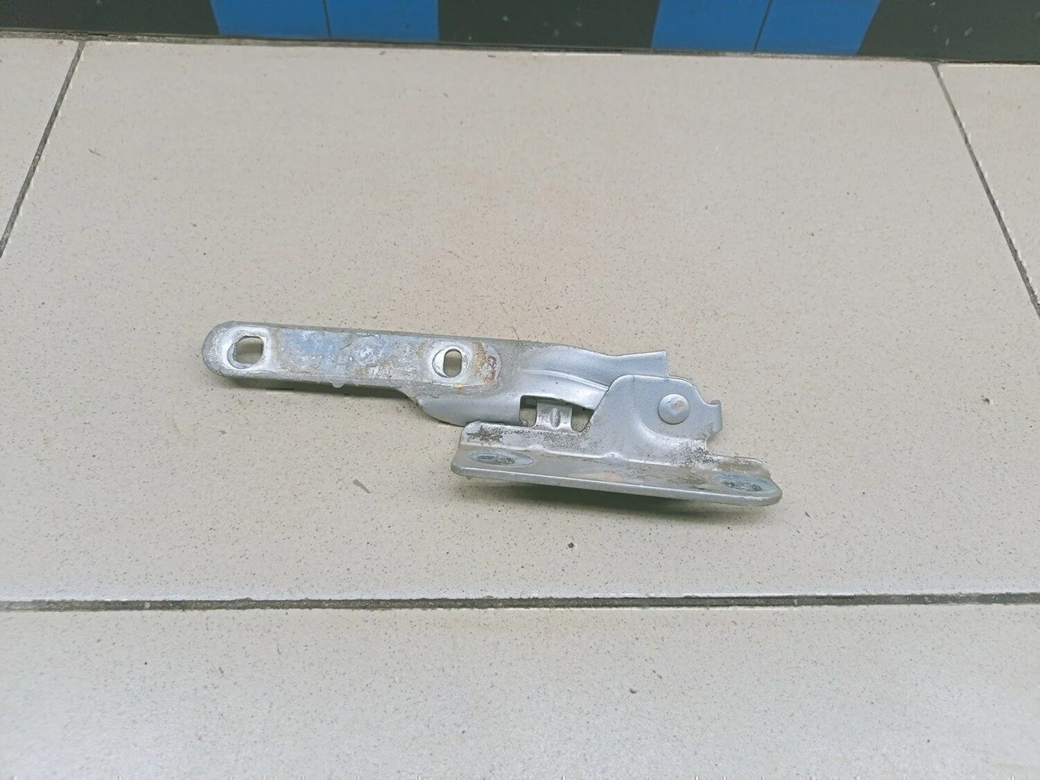 Петля капота правая Logan 2005-2014