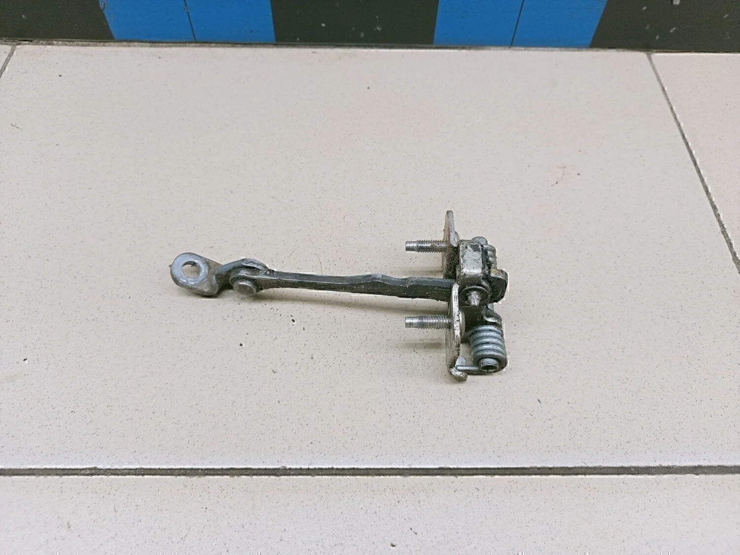 Ограничитель двери Duster 2012>