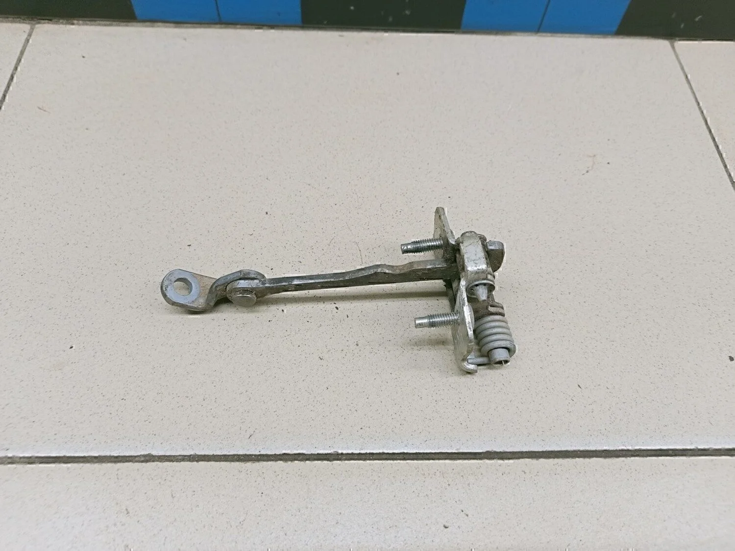 Ограничитель двери Duster 2012>