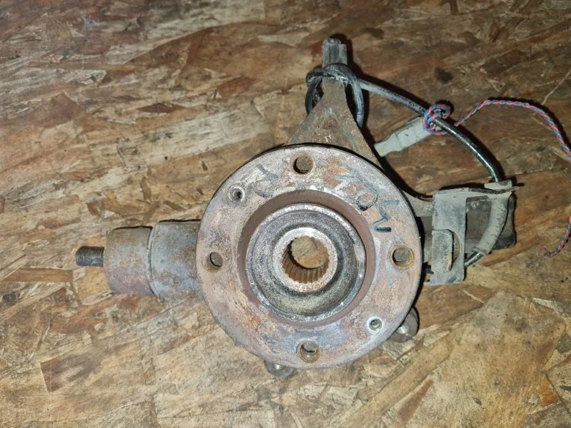 Кулак в сборе со ступицей Peugeot 307 2004 3H