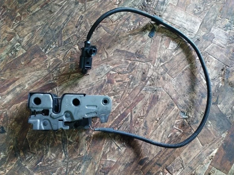 Замок капота Volkswagen Golf 2010 5K1