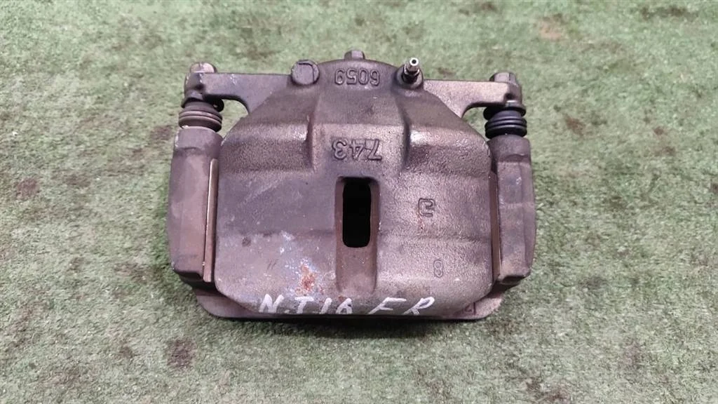 Б.у. суппорт NISSAN QASHQAI J10 NISSAN QASHQAI J10