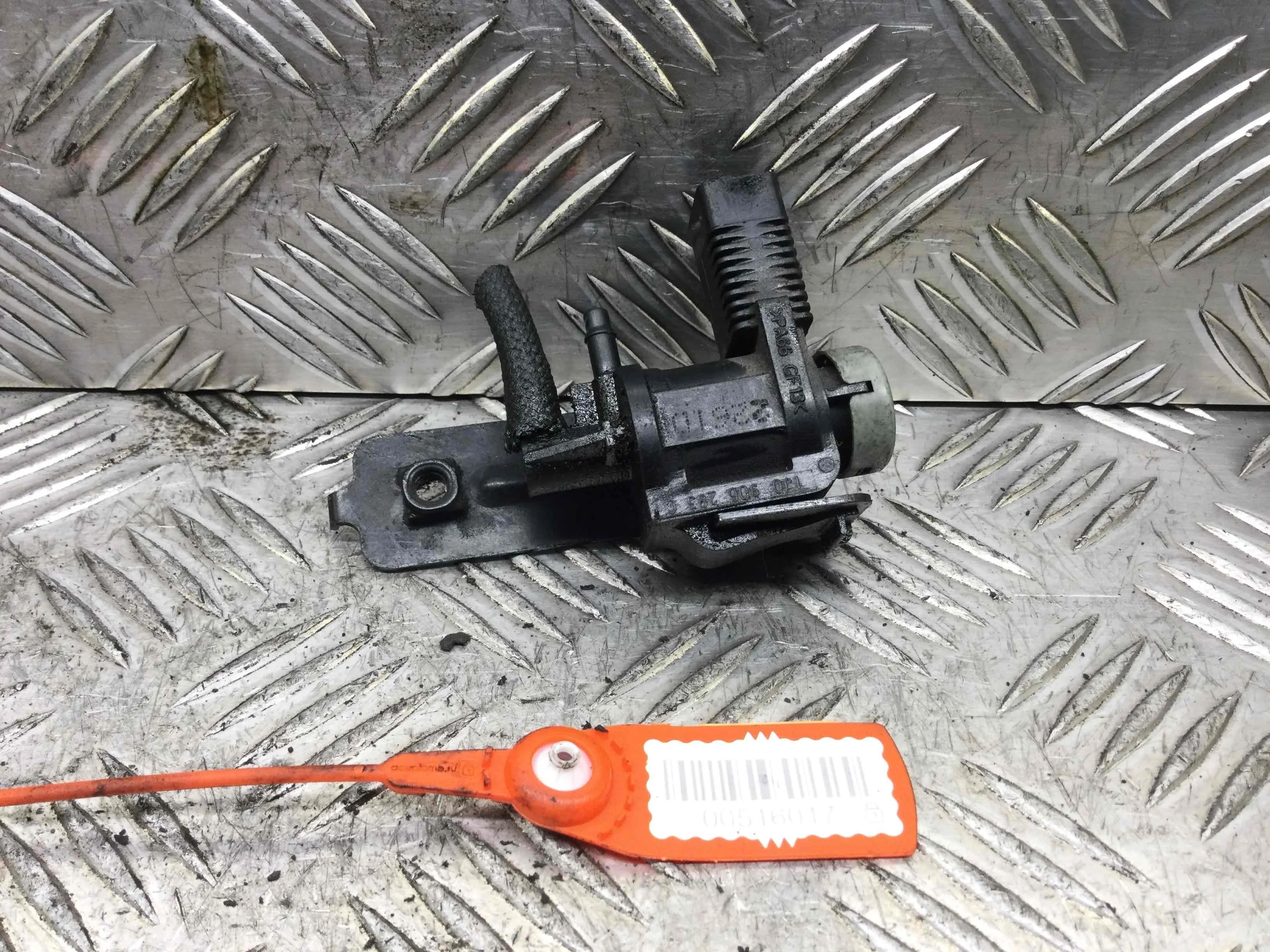 Клапан электромагнитный Audi A6 C5/4B (1997-2004) дизель 2.5 TDI Механика Универсал