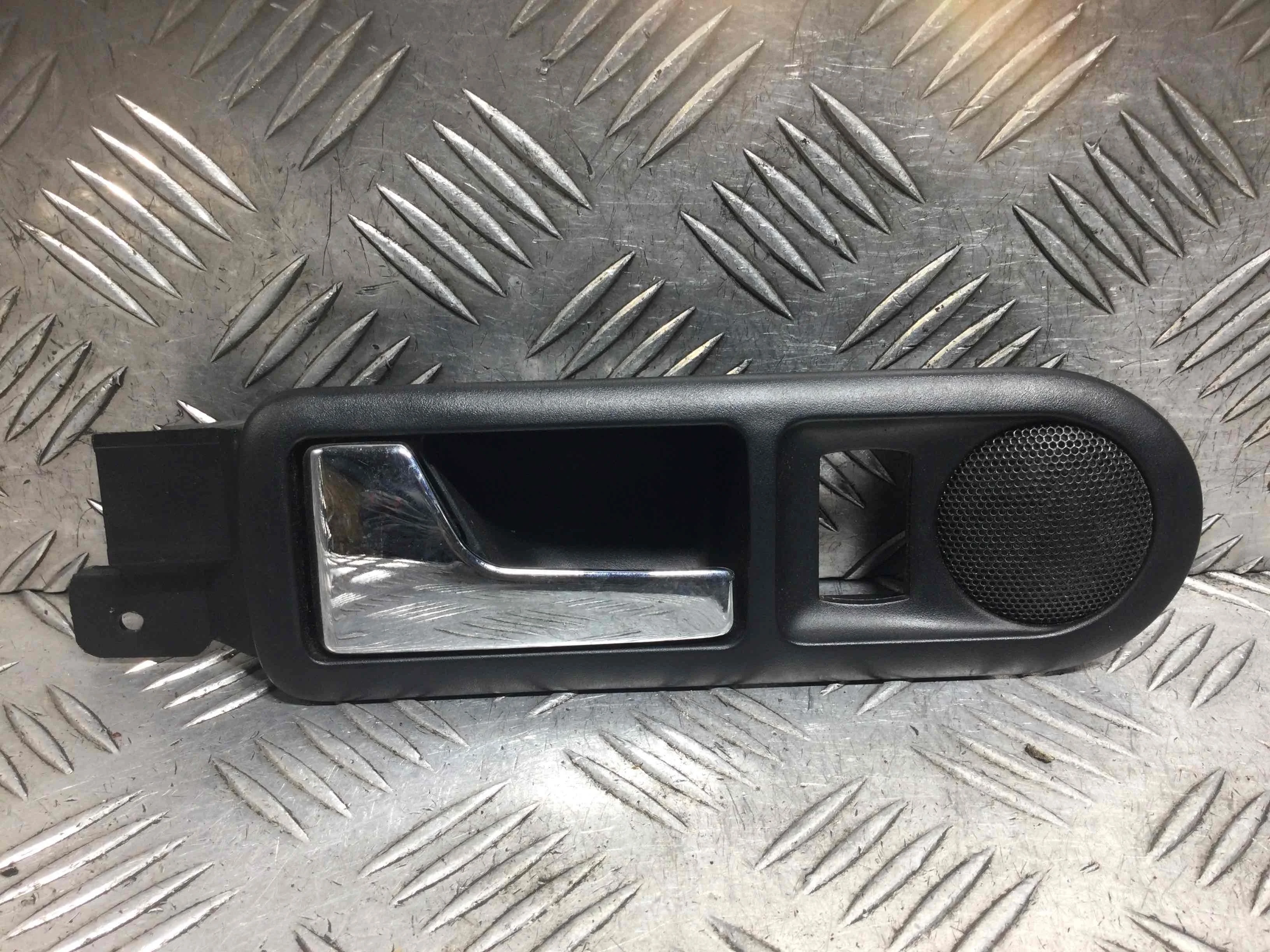 Ручка внутренняя задняя левая Volkswagen Golf 4 поколение (1997-2004) бензин 1.6 i Механика Универсал