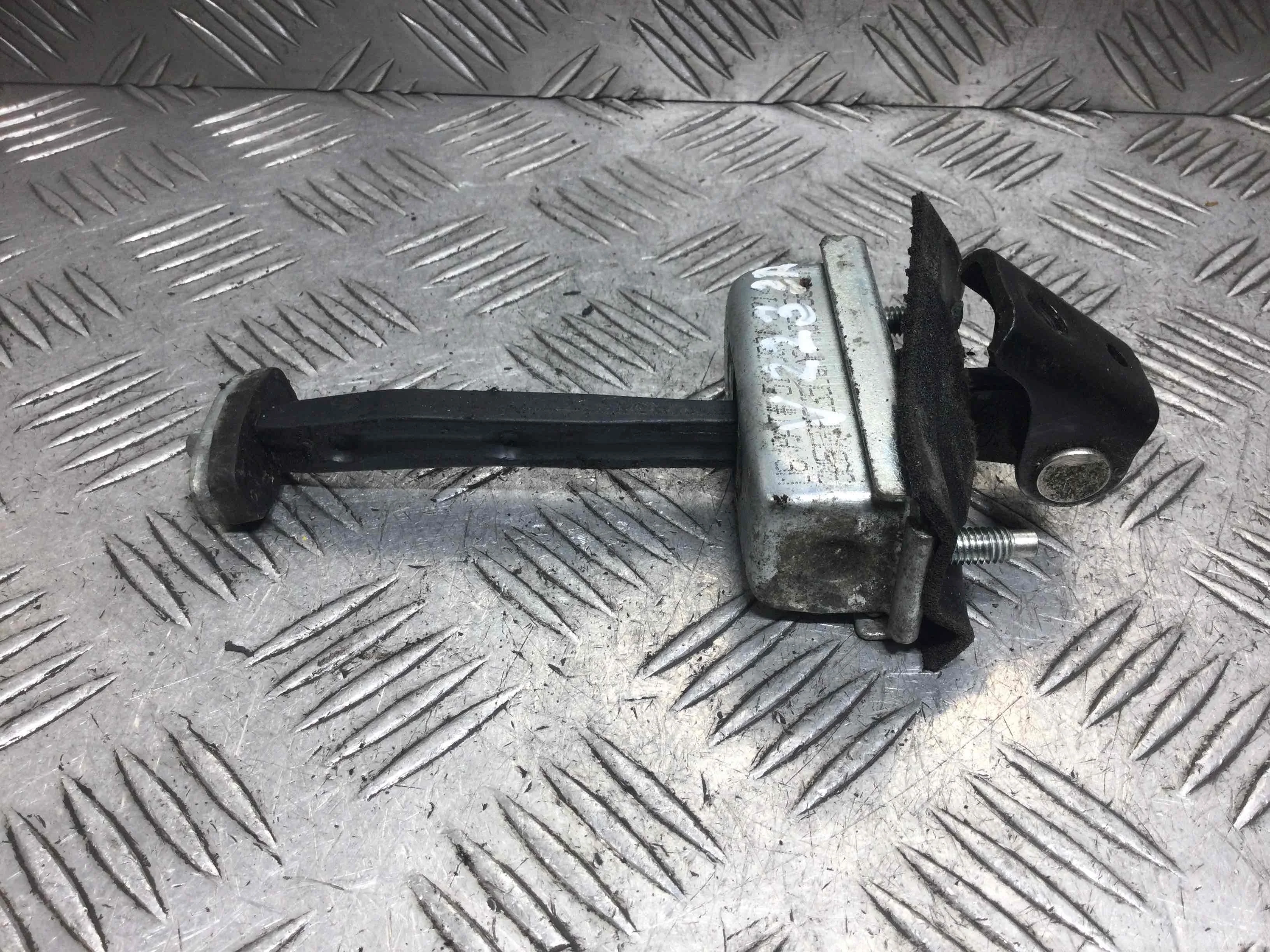 Ограничитель открывания двери Ford C-MAX 1 поколение (2003-2007) бензин 1.8 i Механика Минивэн