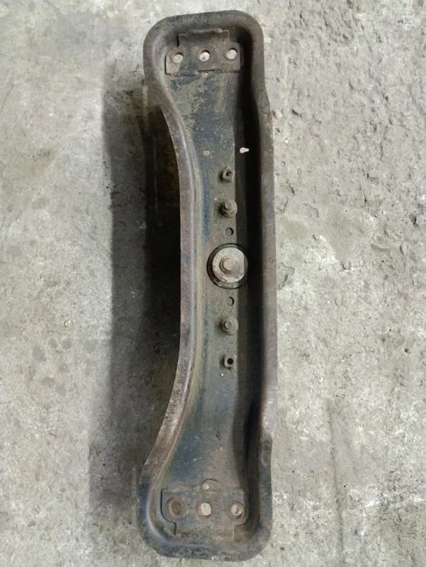 Балка под КПП Mitsubishi L200 (2006-2015) 2008 MR995060 ПИКАП 2.5 D 4D56