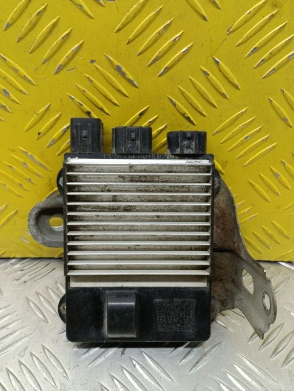 Блок управления форсунками Toyota Land Cruiser Prado 150 (2009-2023) 2015 8987125010