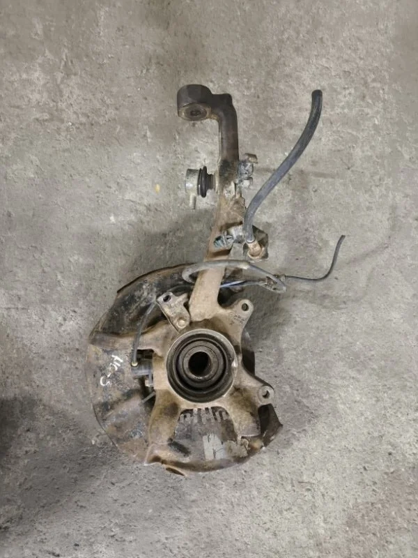 Кулак поворотный правый Toyota Hilux (2005-2015) 2011 432110K030