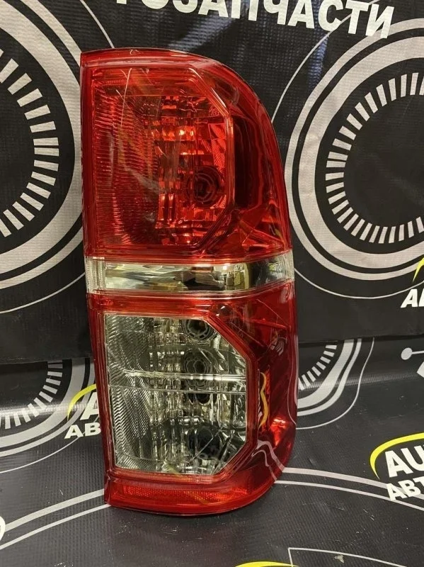 Фонарь задний правый Toyota Hilux (2005-2015) 2011 815500K160