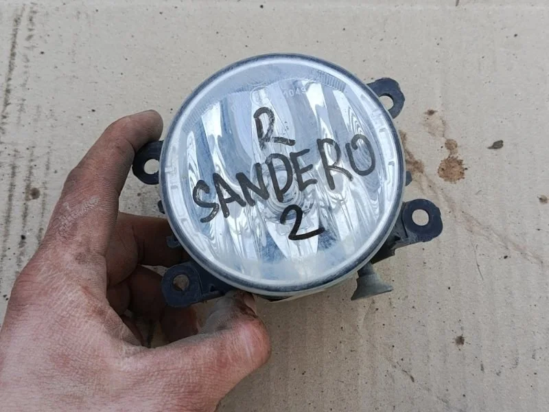 ПТФ передняя правая Renault Sandero 2016 261500097R ХЭТЧБЕК D4FF732