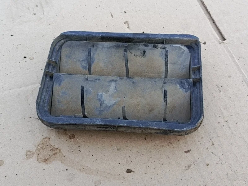 Клапан вентиляции салона левый Renault Sandero 2016 7700838358 ХЭТЧБЕК D4FF732