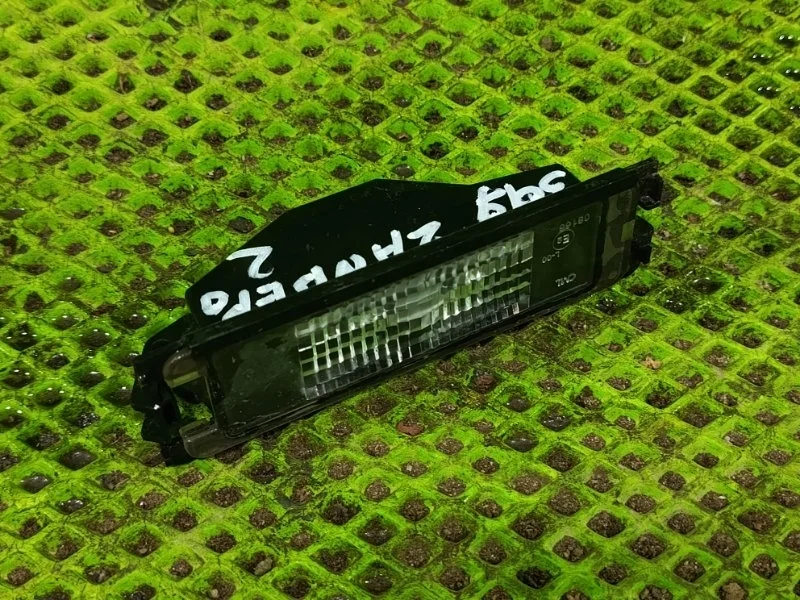 Подсветка номера Renault Sandero 2016 8200957874 ХЭТЧБЕК D4FF732