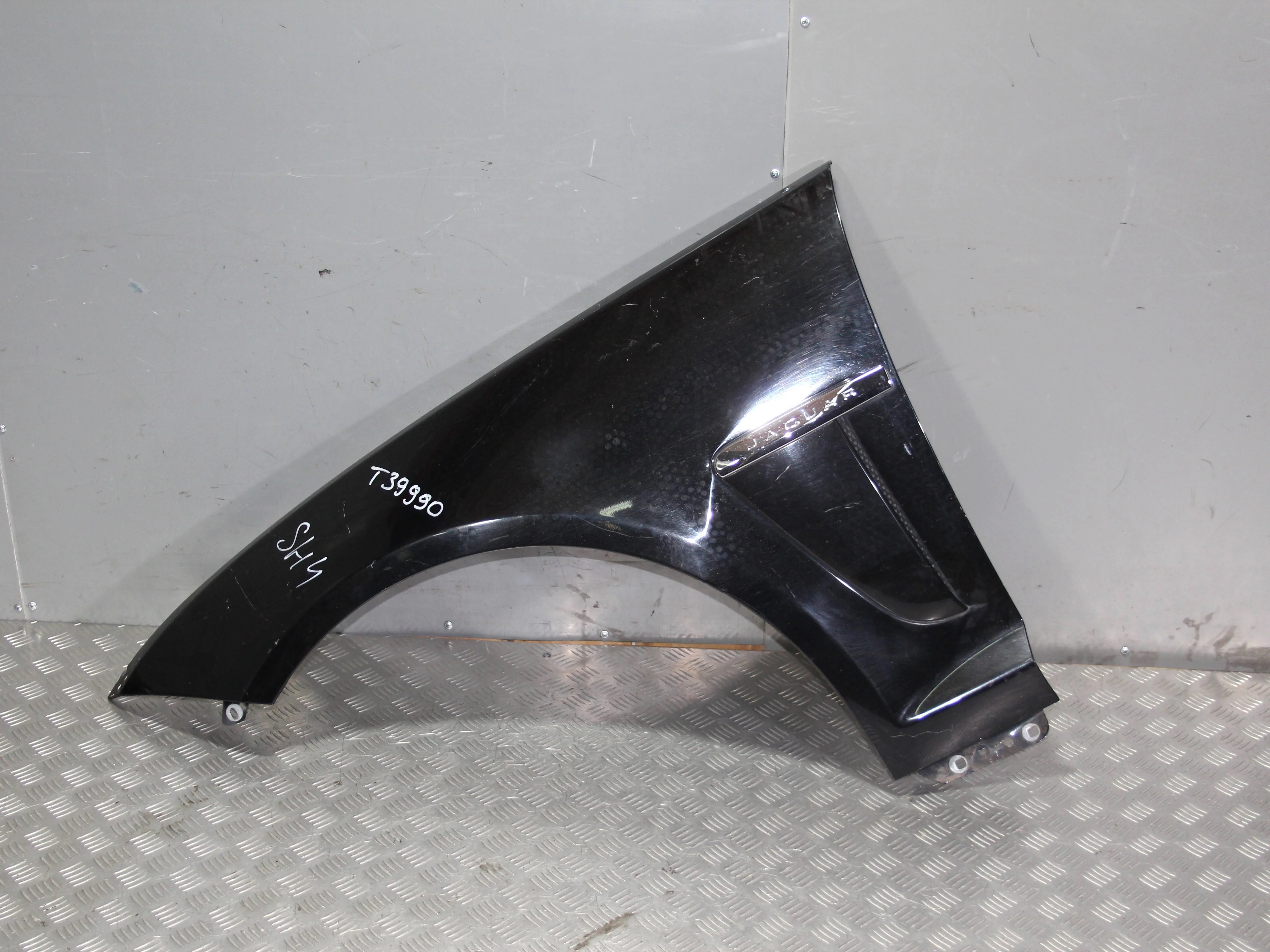 Крыло переднее левое JAGUAR XF I рестайлинг (2011