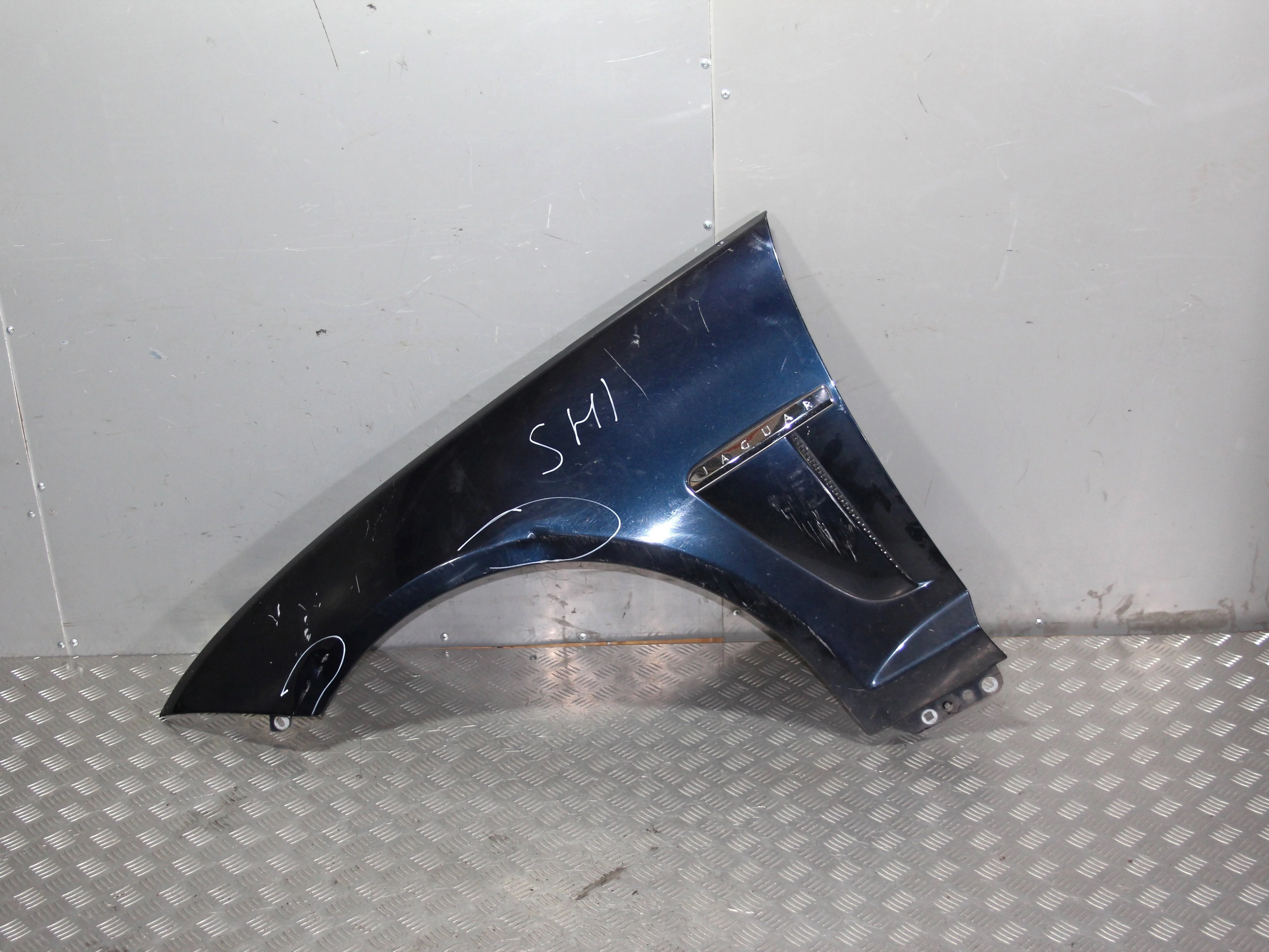 Крыло переднее левое JAGUAR XF I рестайлинг (2011