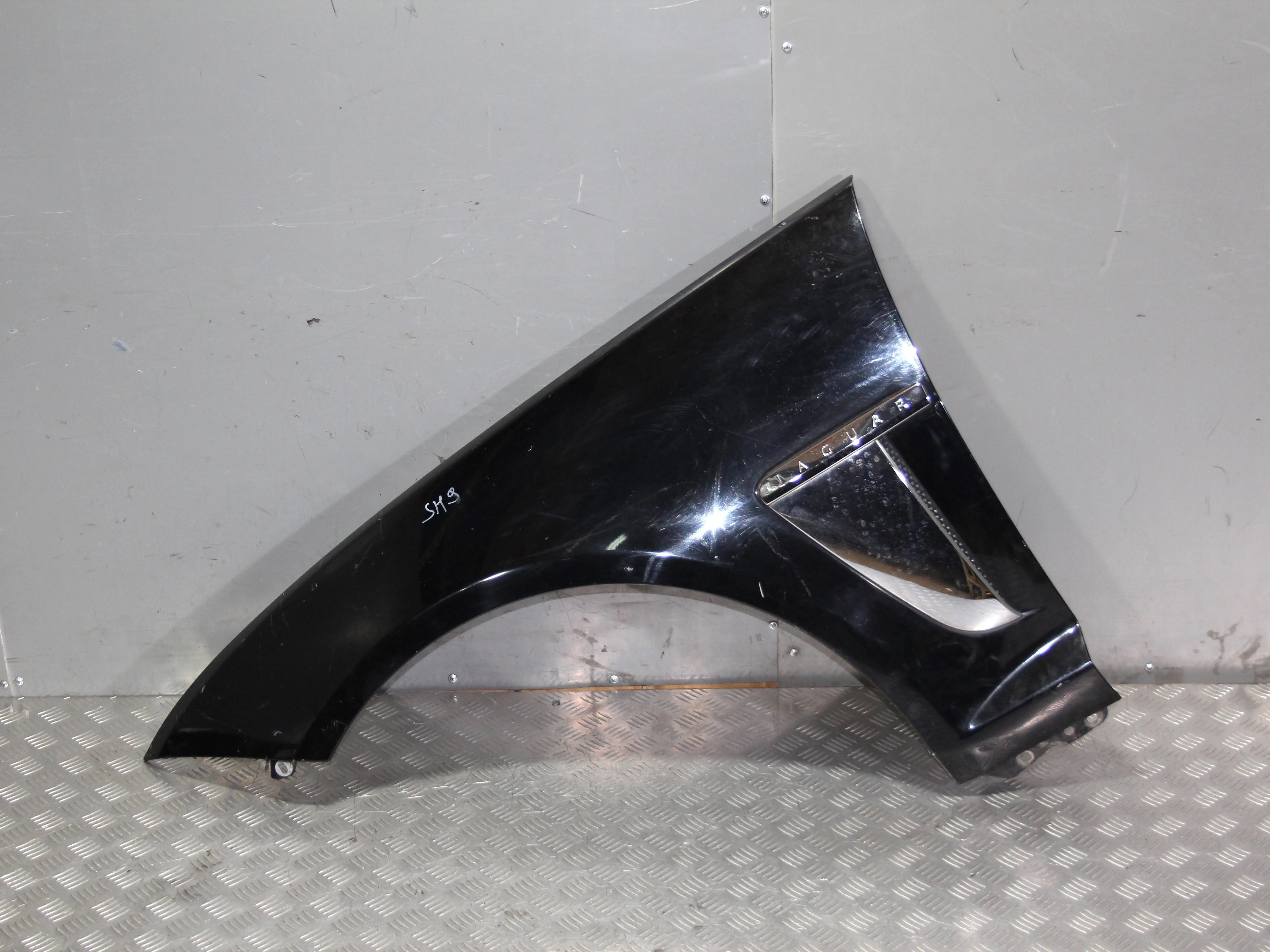 Крыло переднее левое JAGUAR XF I рестайлинг (2011