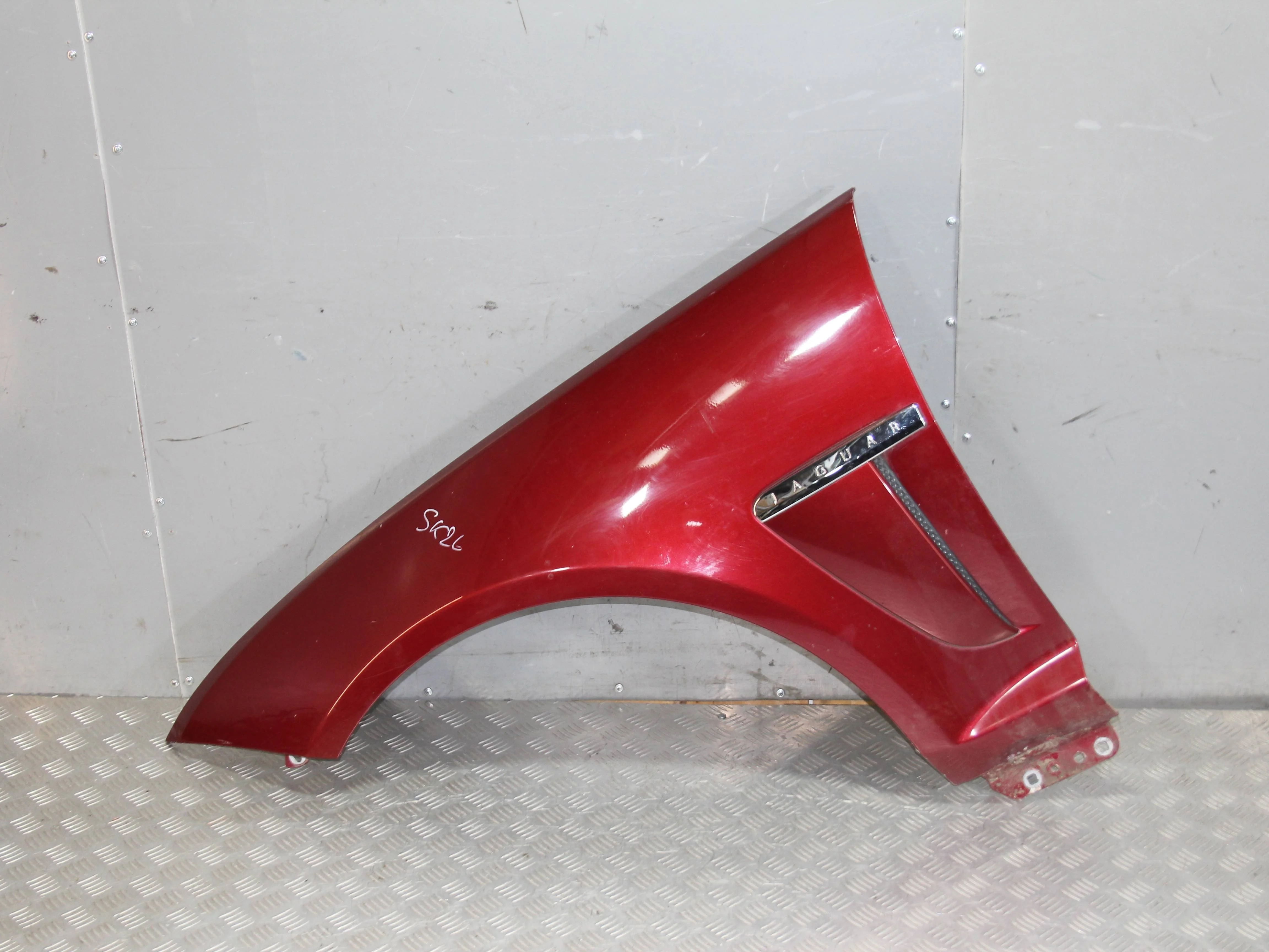 Крыло переднее левое JAGUAR XF I рестайлинг (2011