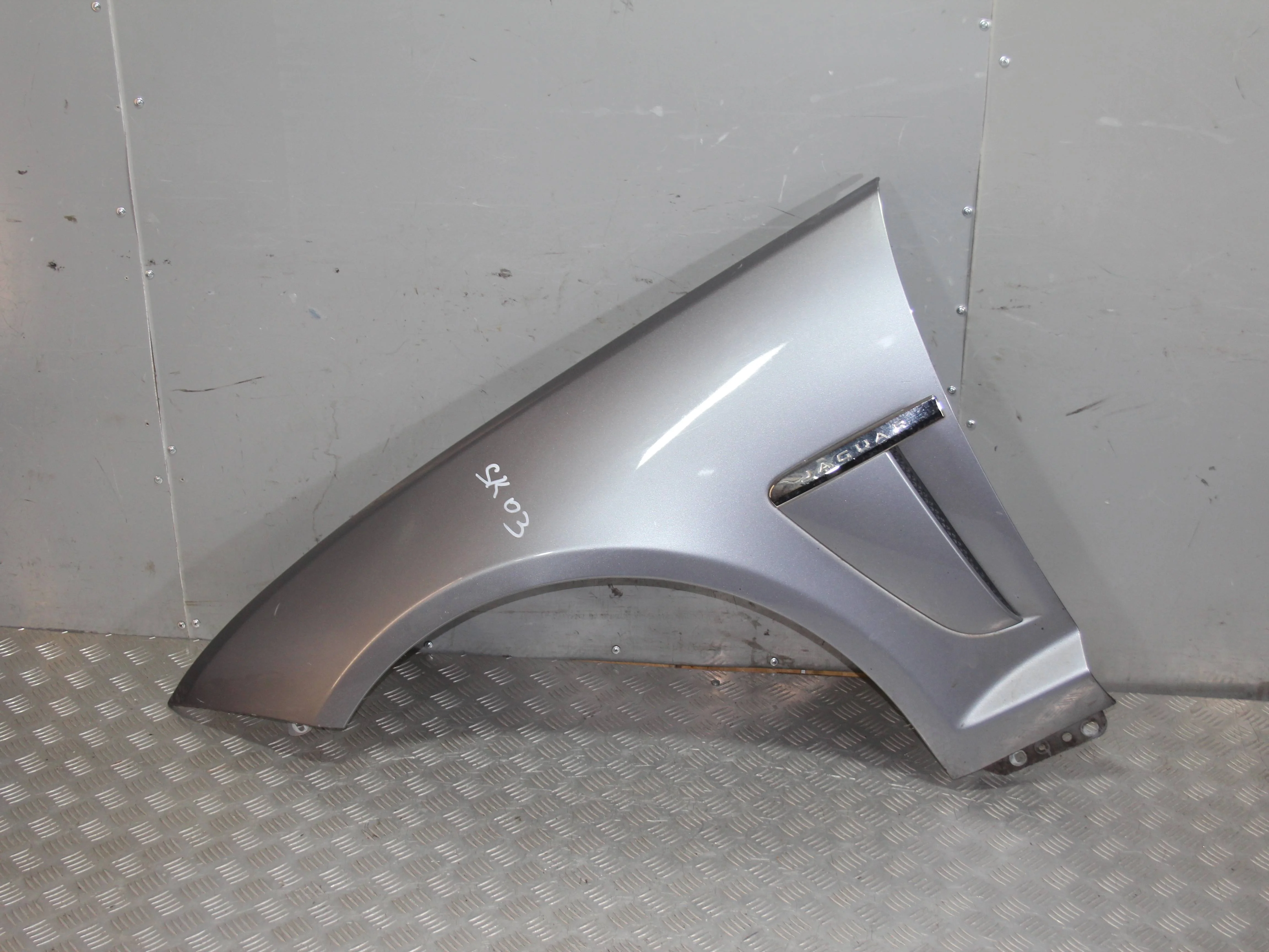 Крыло переднее левое JAGUAR XF I рестайлинг (2011