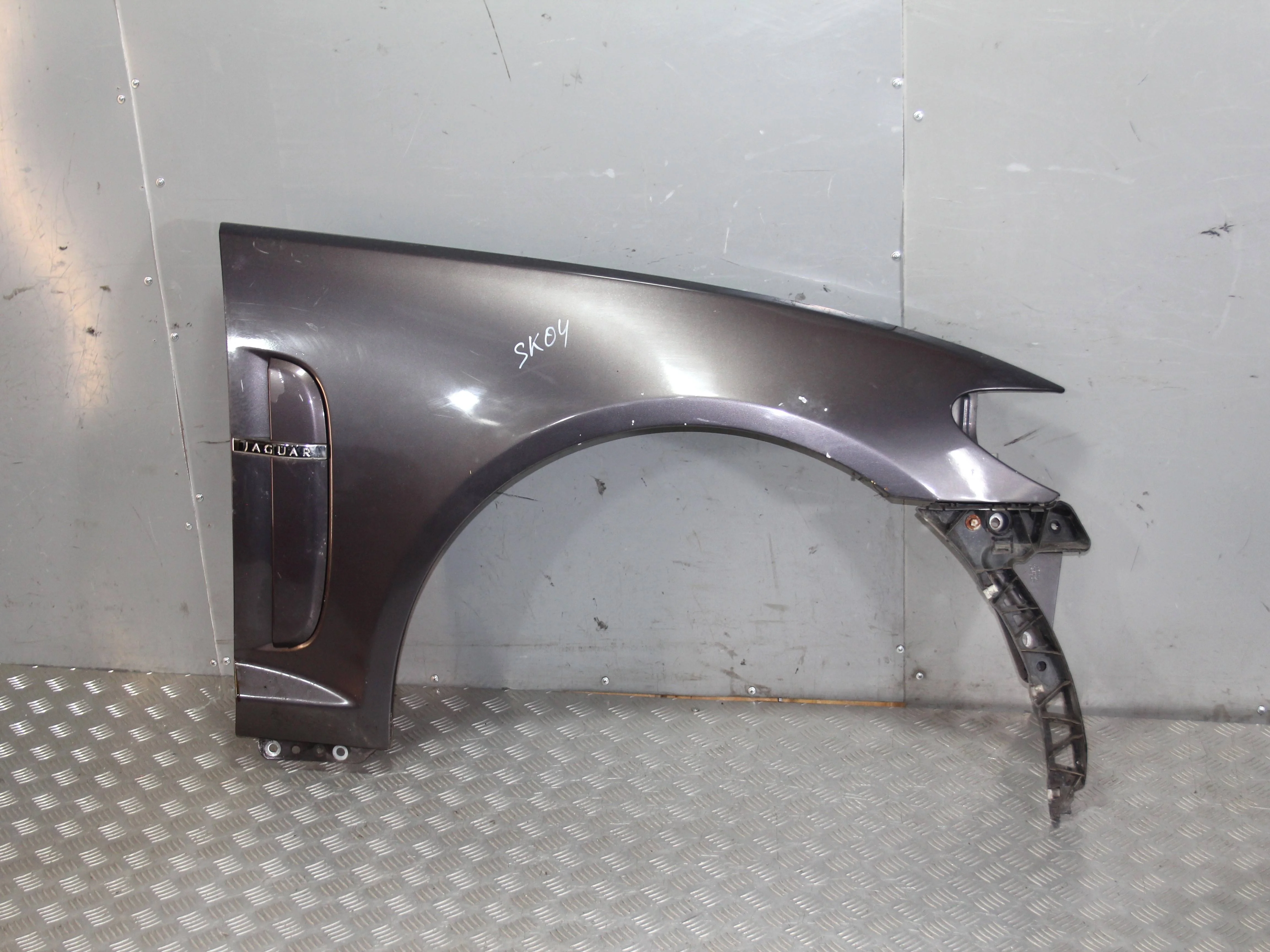 Крыло переднее правое JAGUAR XF I (2007—2011)