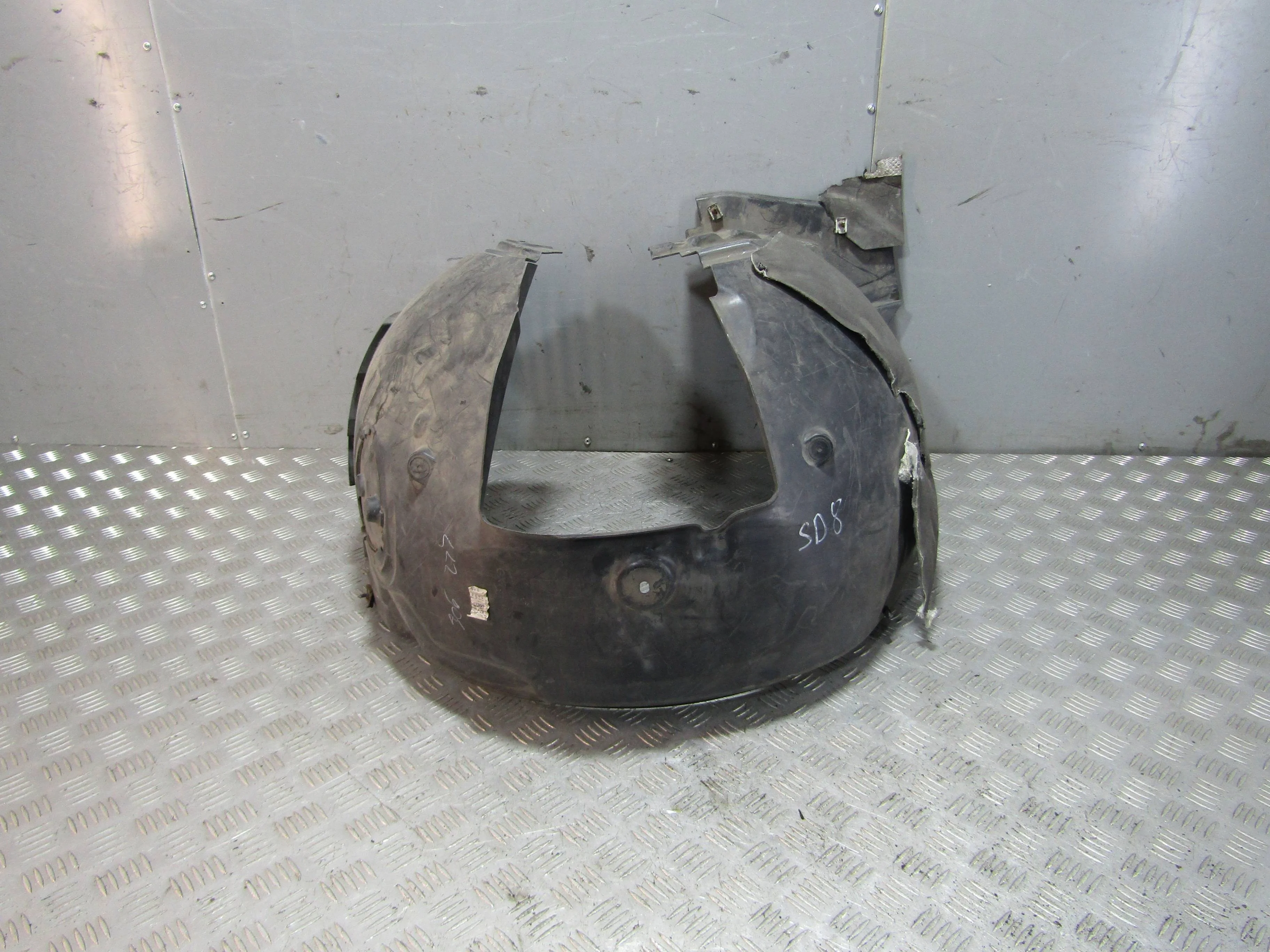 Подкрылок передний левый JAGUAR XE I (2015—2019)