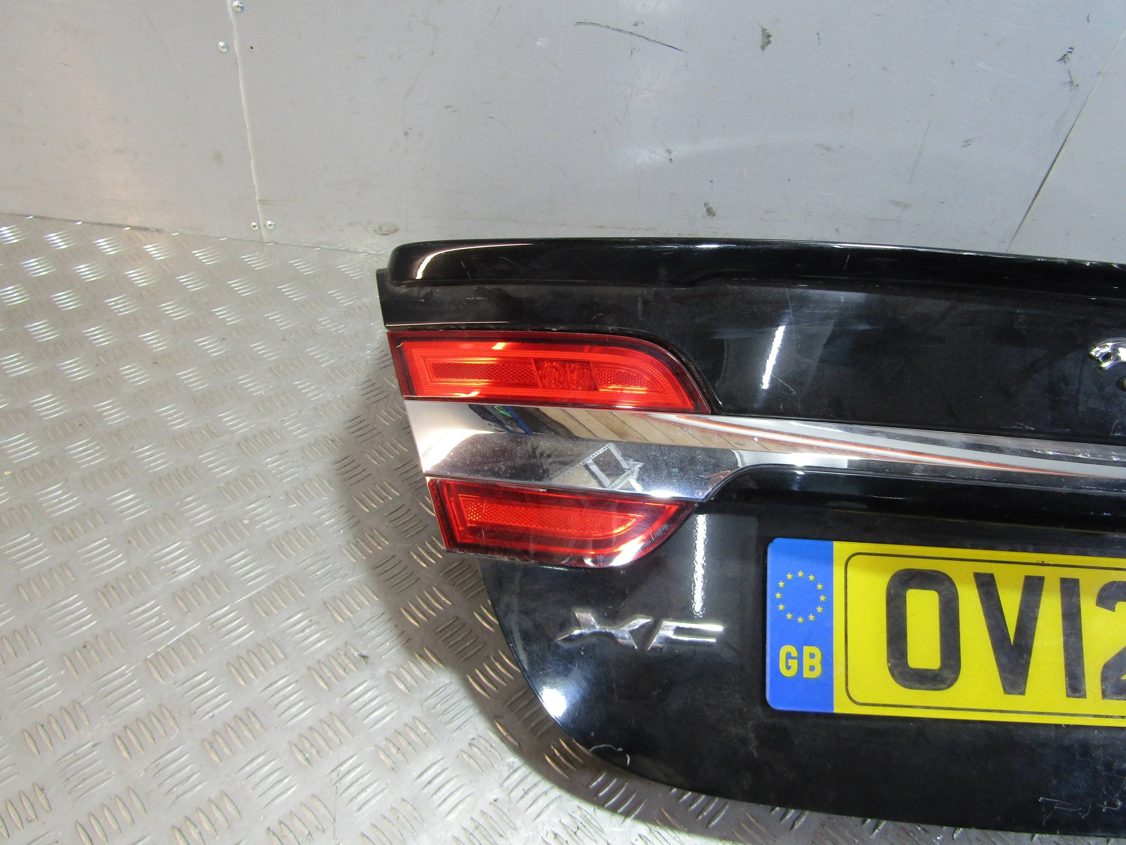 Фонарь внутренний левый JAGUAR XF I рестайлинг (2