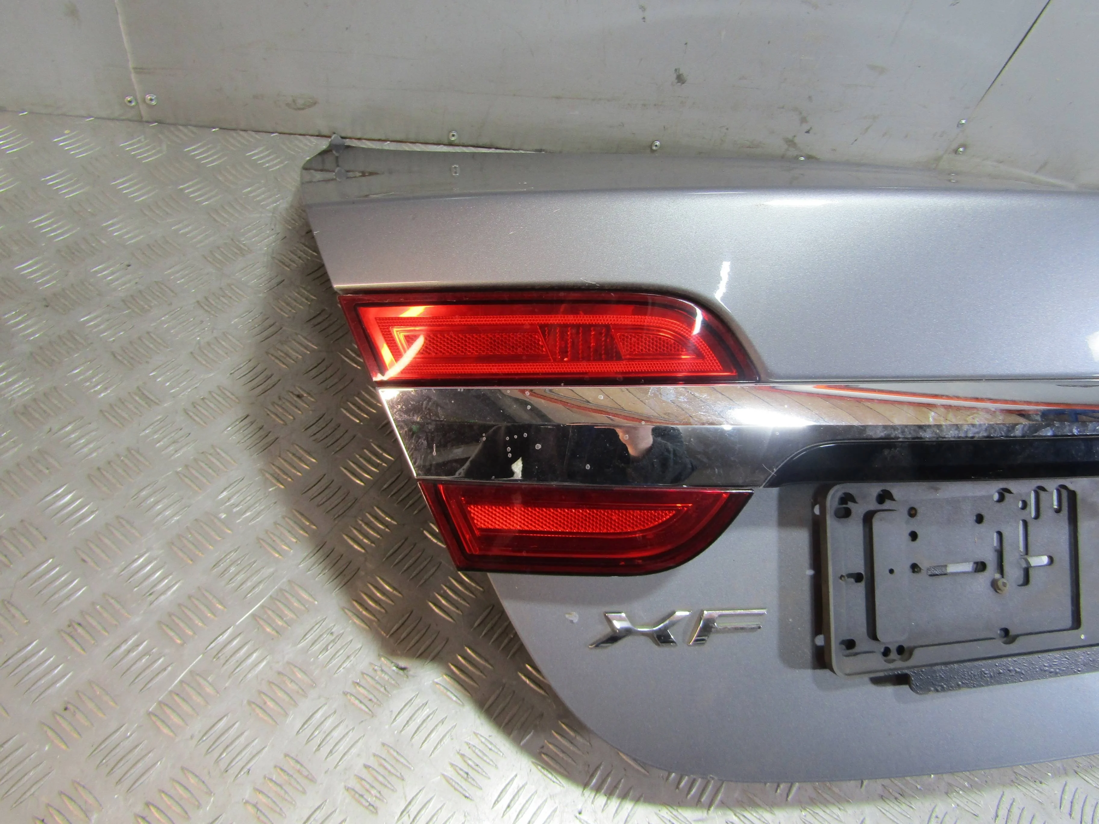 Фонарь внутренний левый JAGUAR XF I рестайлинг (2