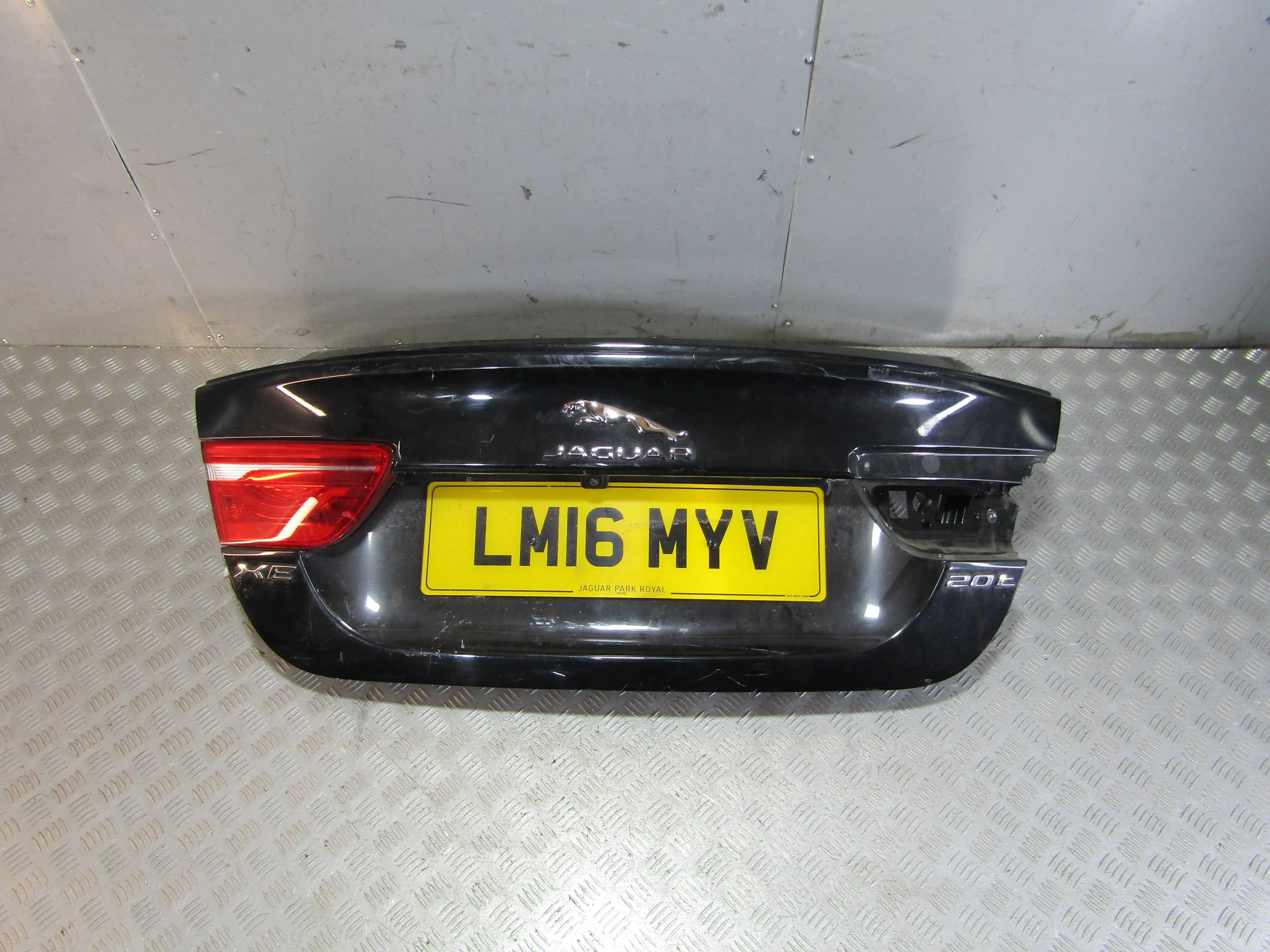 Крышка багажника JAGUAR XE I (2015—2019)