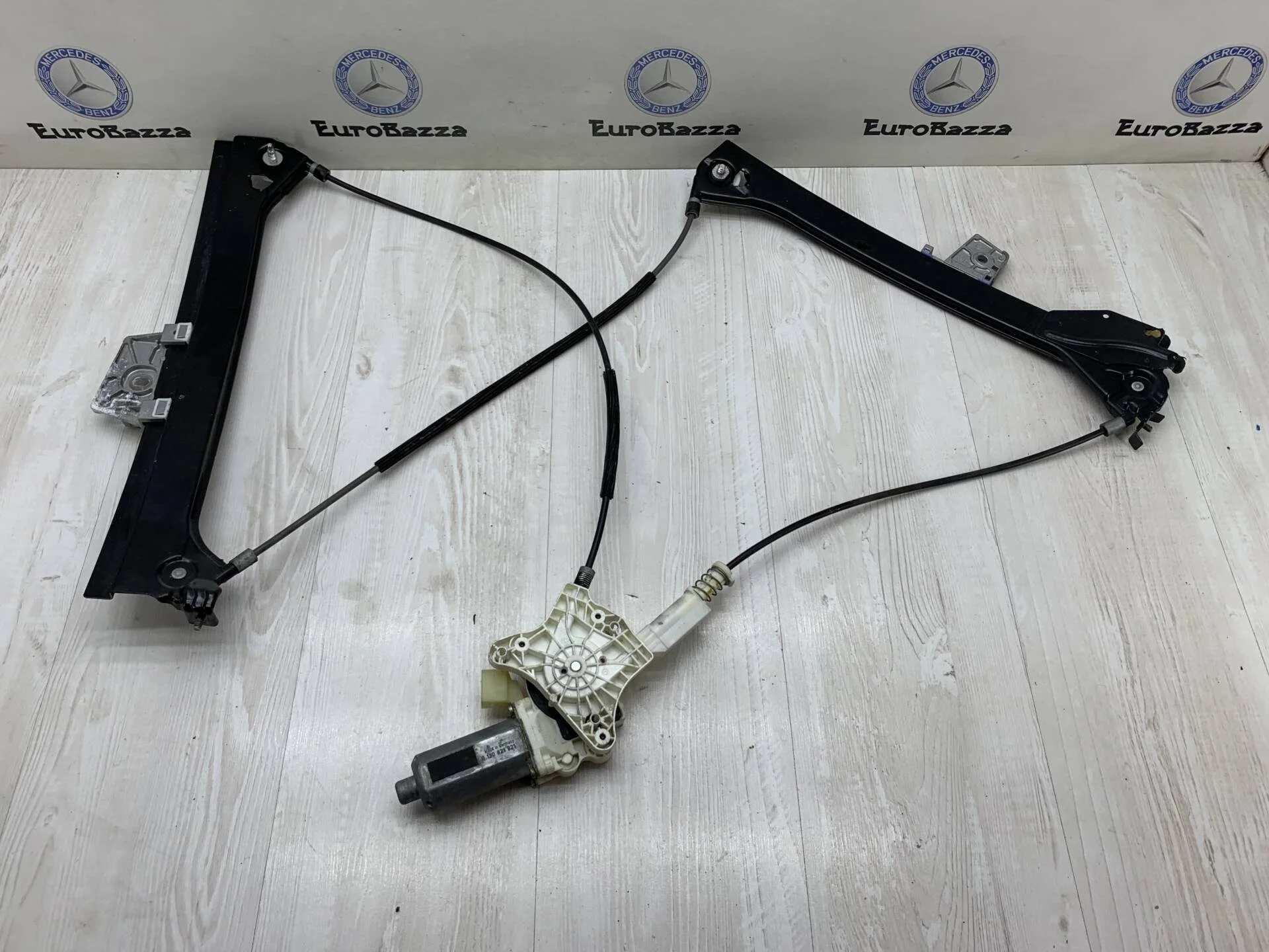Стеклоподъемник левой двери Mercedes W209
