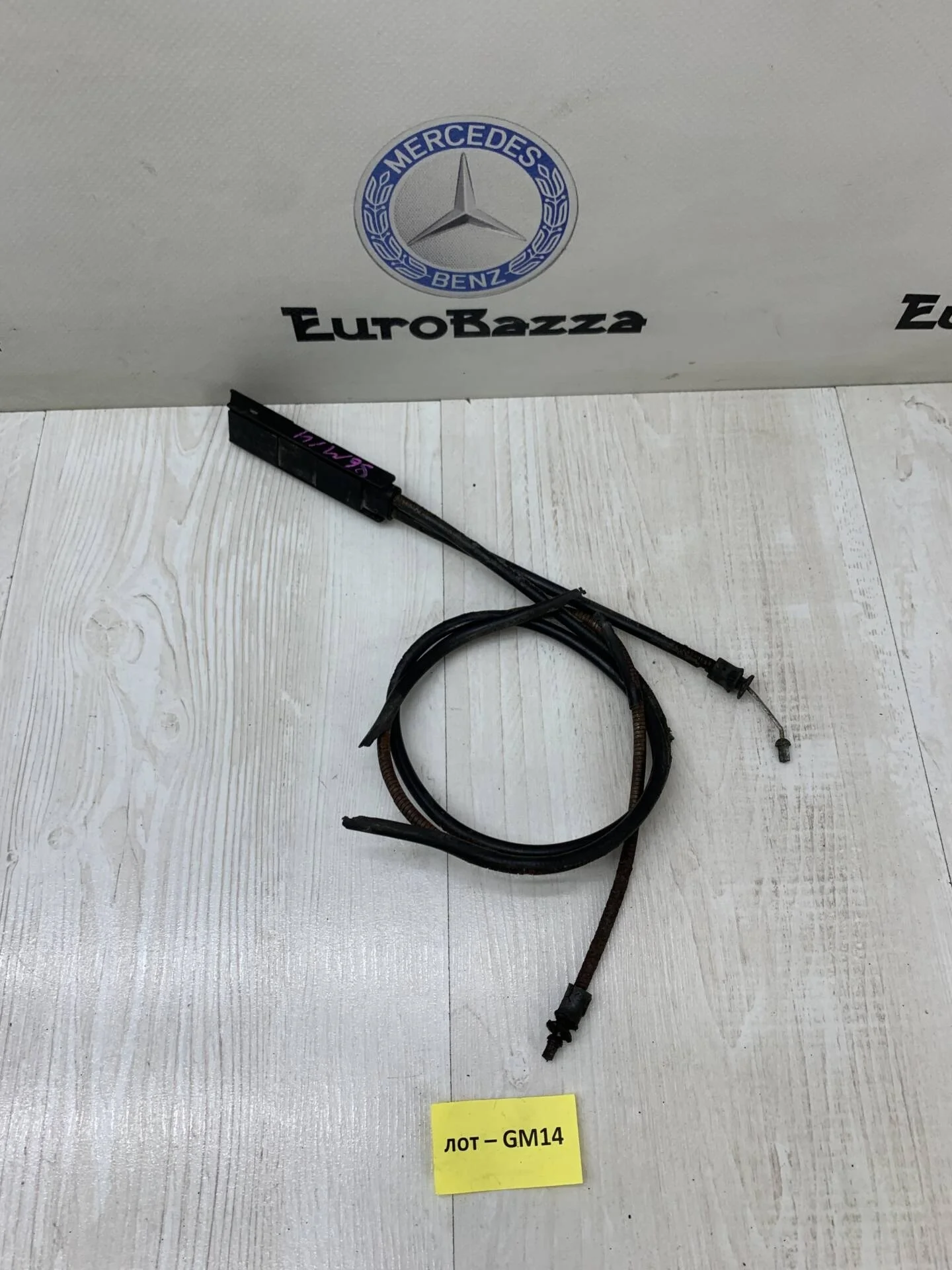 Трос капота Mercedes W209