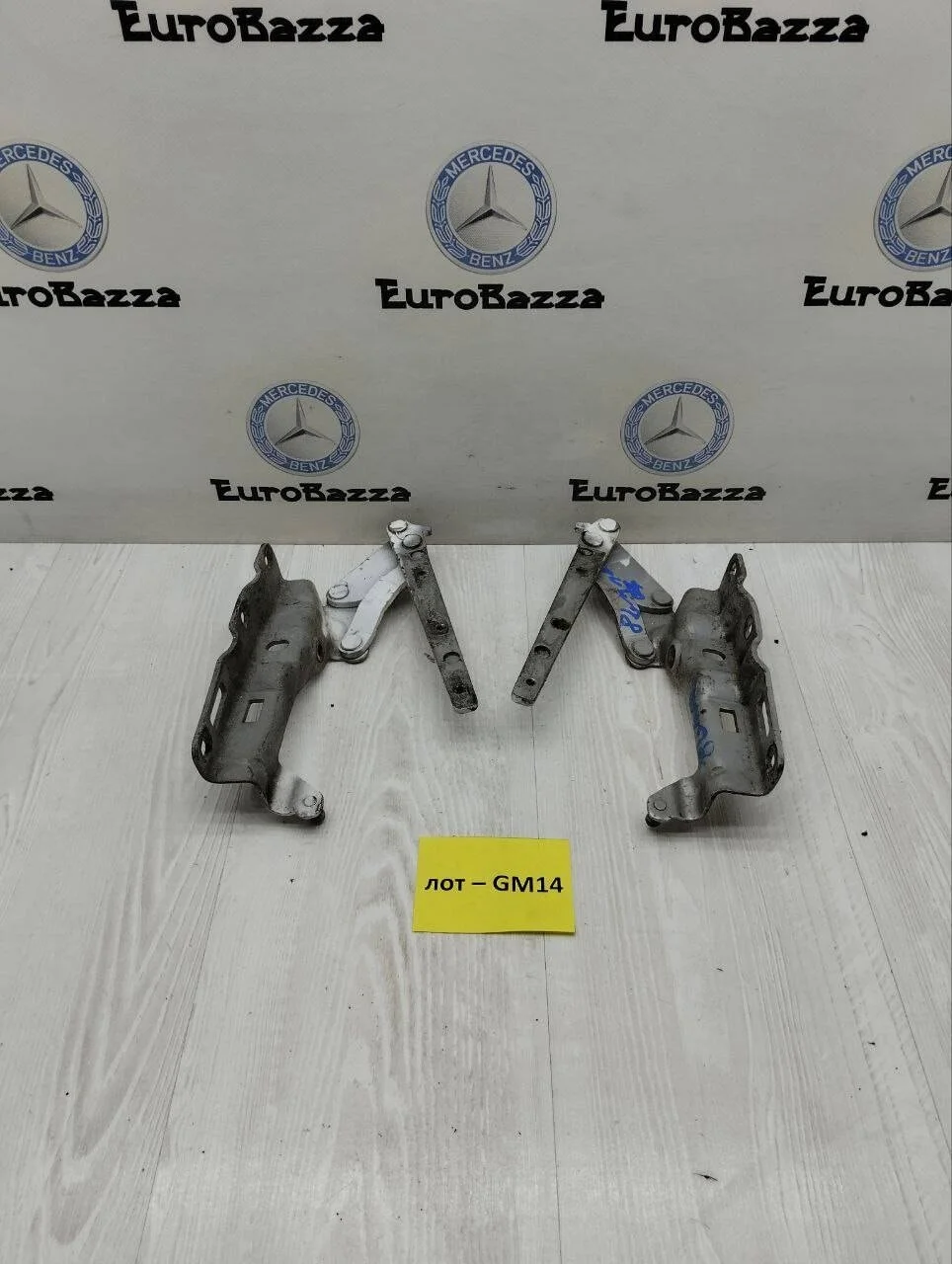 Петля капота Mercedes W209