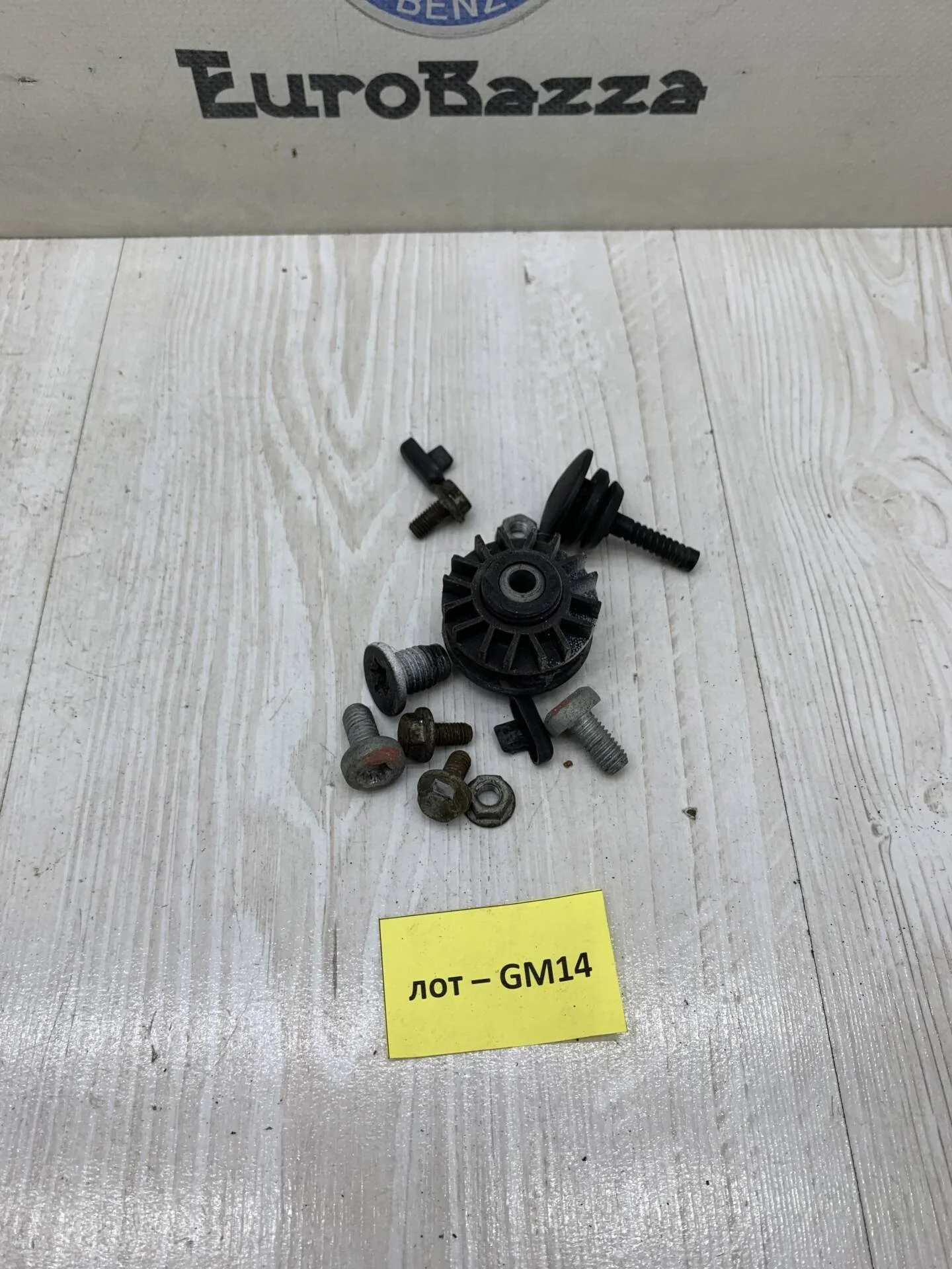 Кронштейн переднего бампера Mercedes W209