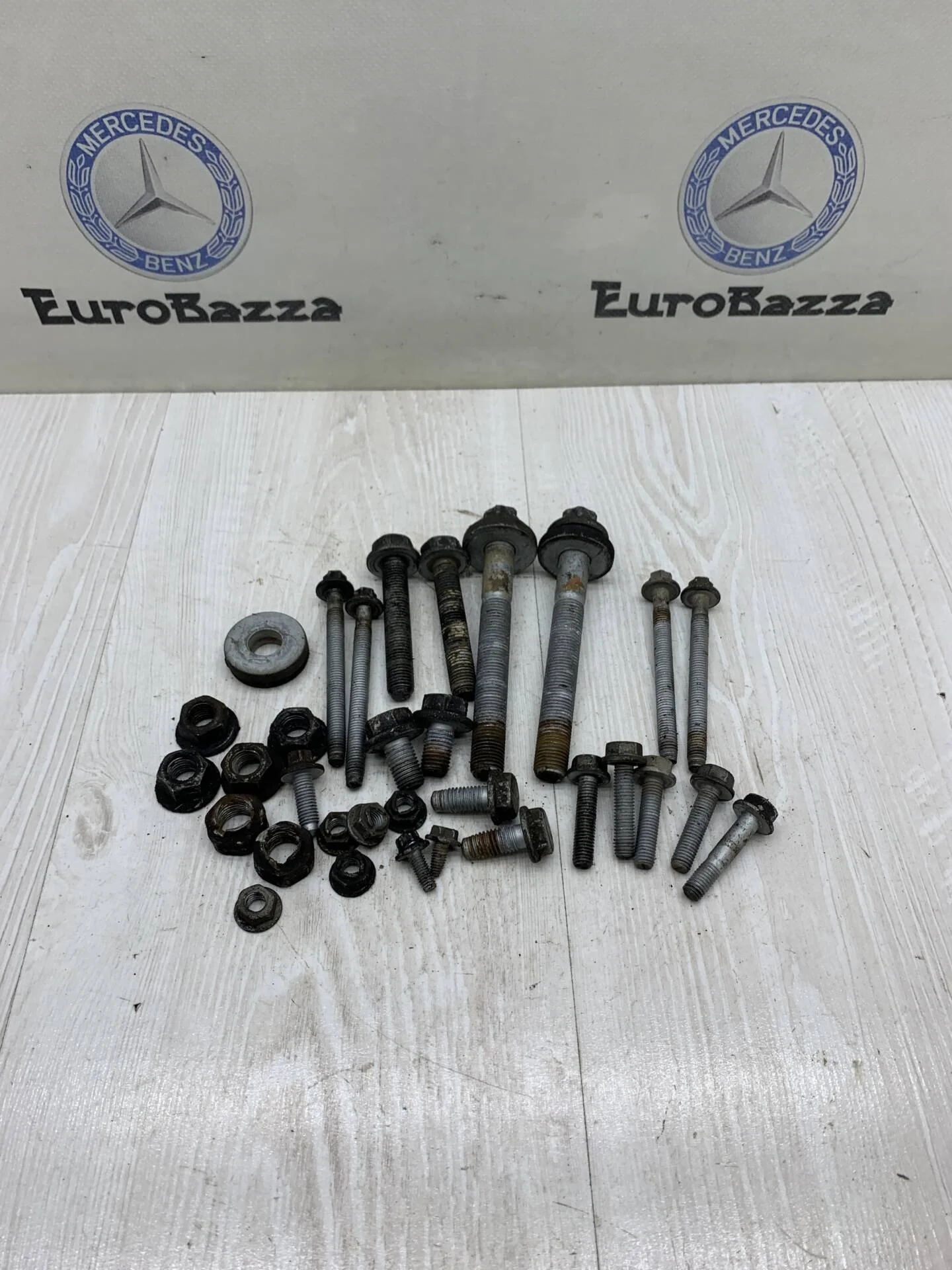 Болт подвески переднего моста Mercedes W212