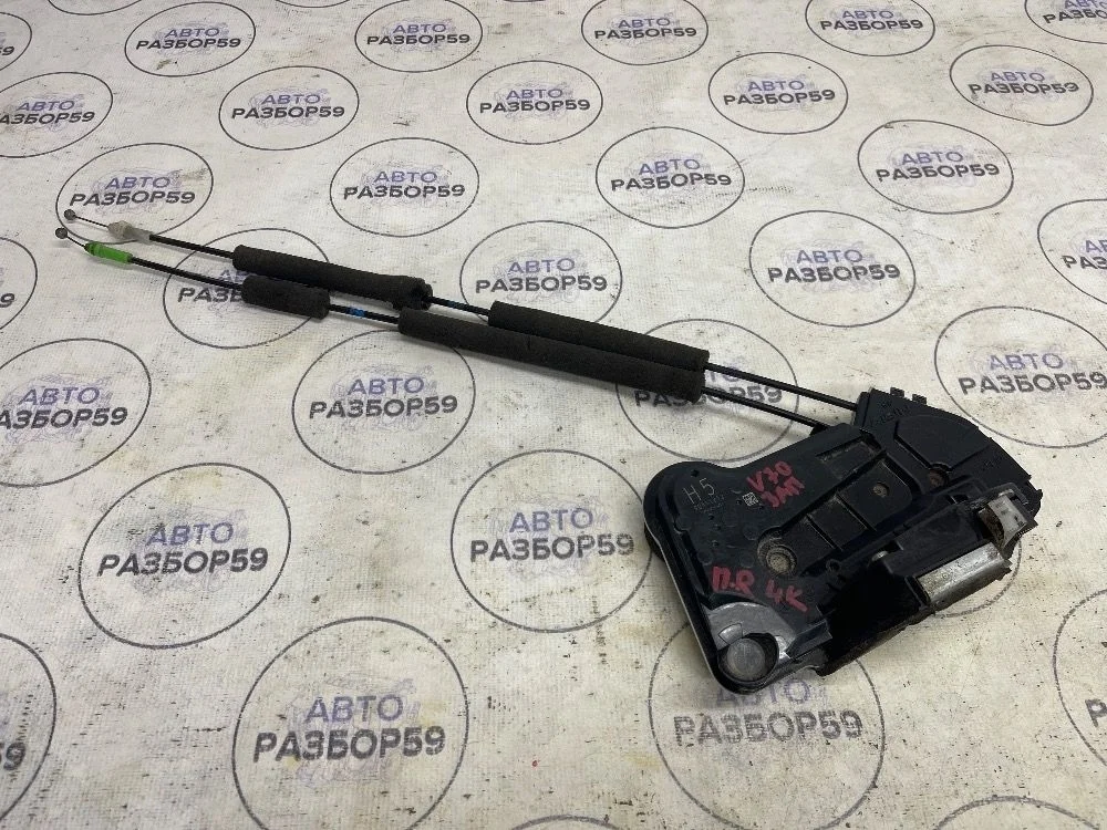 Замок двери передней правой Toyota Camry XV70 (2017—2021)