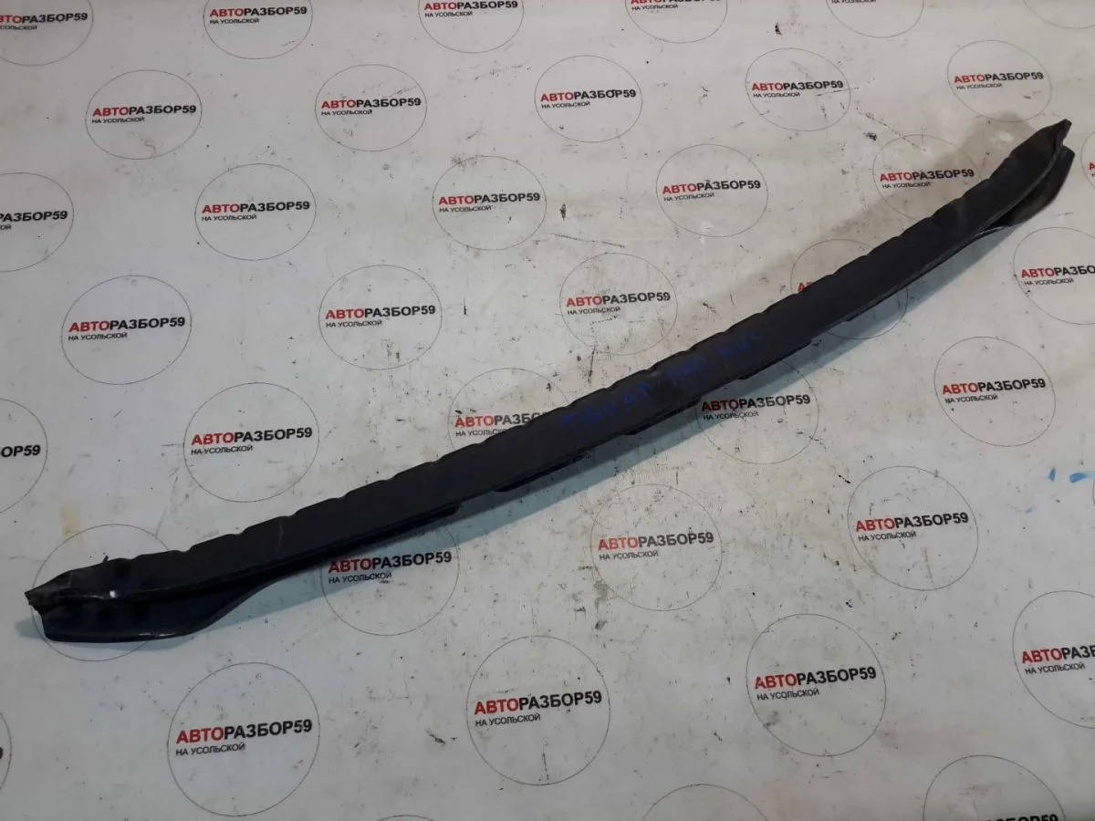 Усилитель переднего бампера Volkswagen Tiguan I (2007—2011)