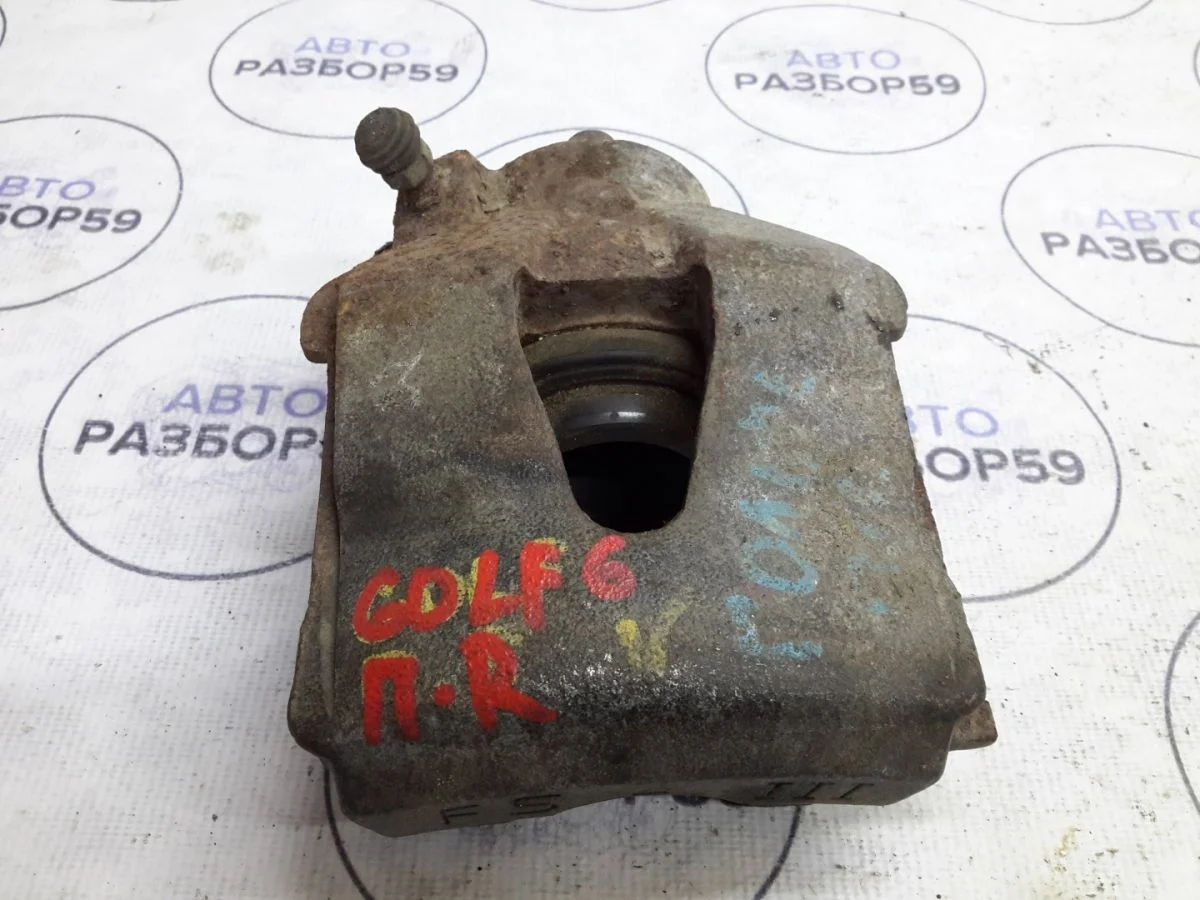 Суппорт передний правый Volkswagen Golf Mk6 (2008—2012)
