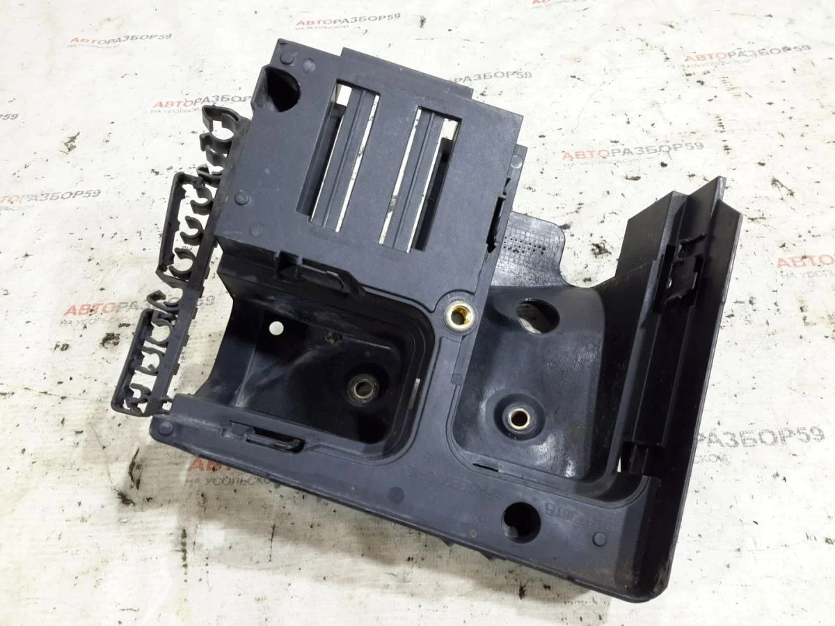 Корпус блока предохранителей Volkswagen Golf Mk5 (2003—2009)