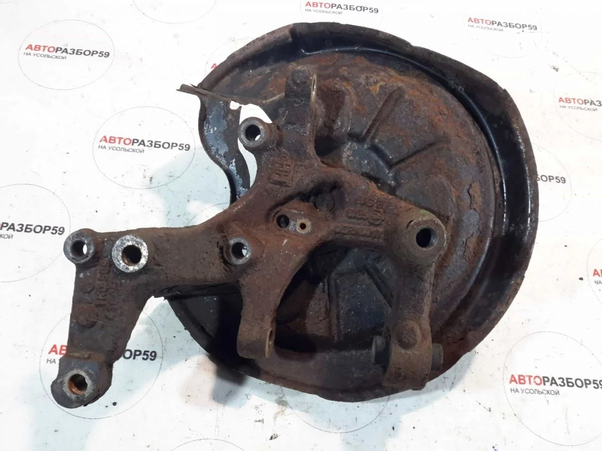 Кулак задний правый Volkswagen Golf Mk5 (2003—2009)