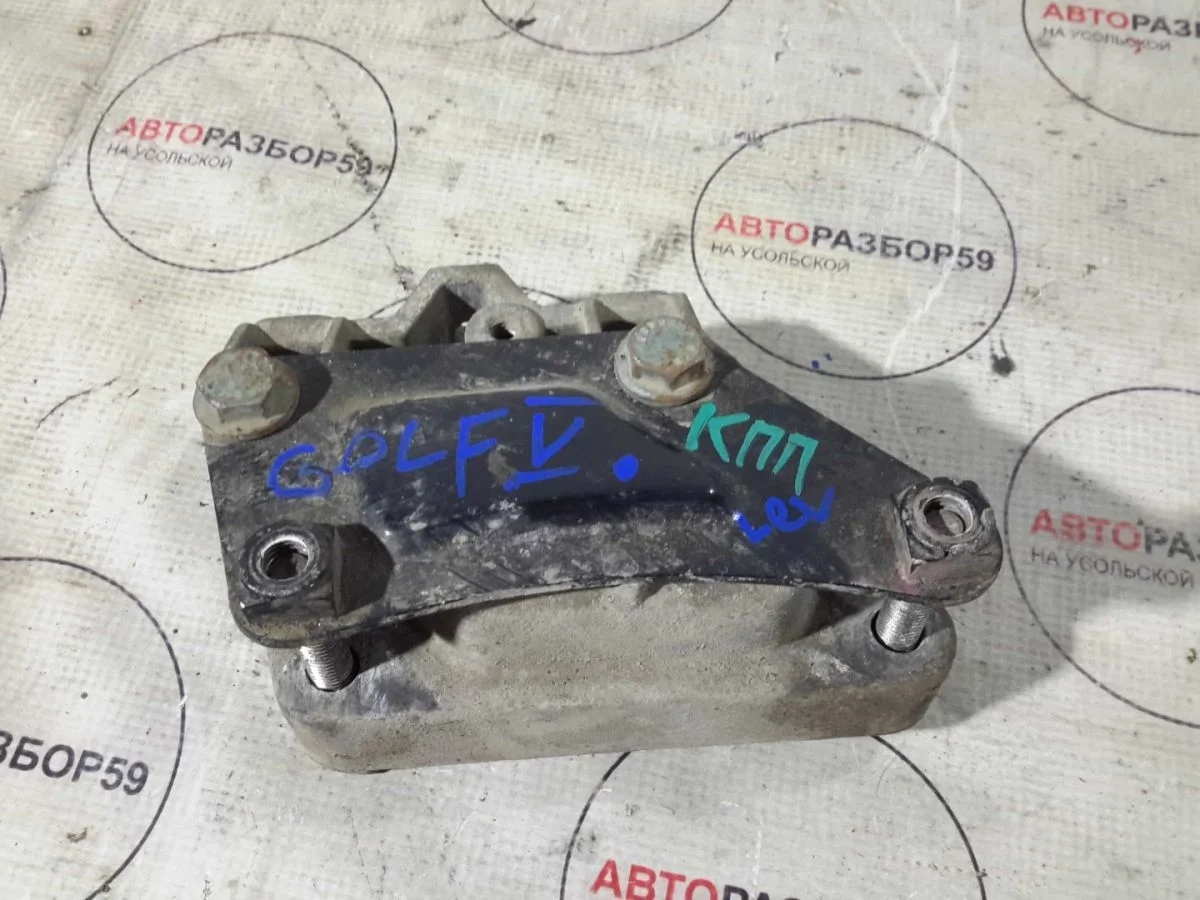 Кронштейн КПП левый Volkswagen Golf Mk5 (2003—2009)