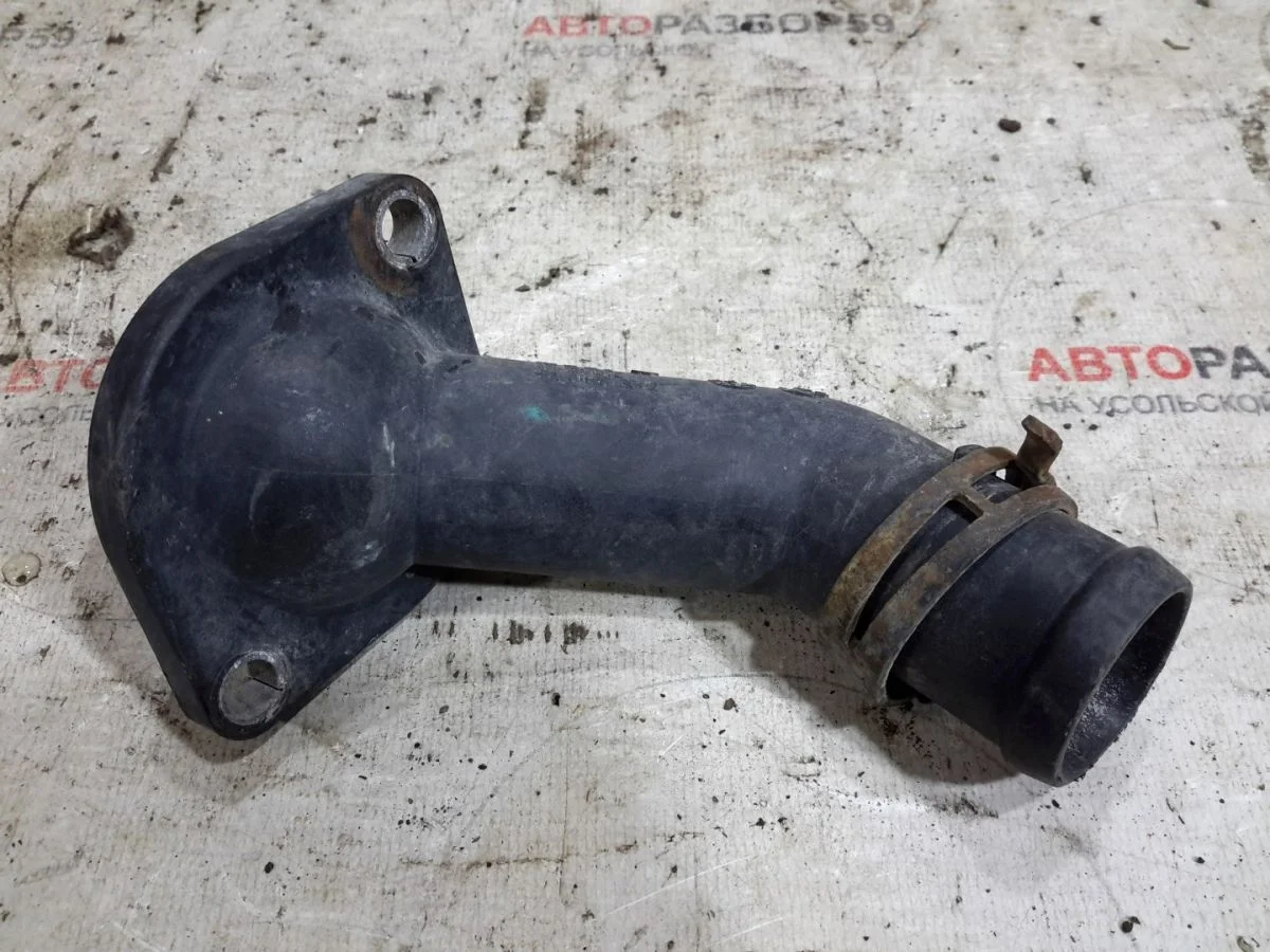 Фланец термостата Volkswagen Golf Mk5 (2003—2009)