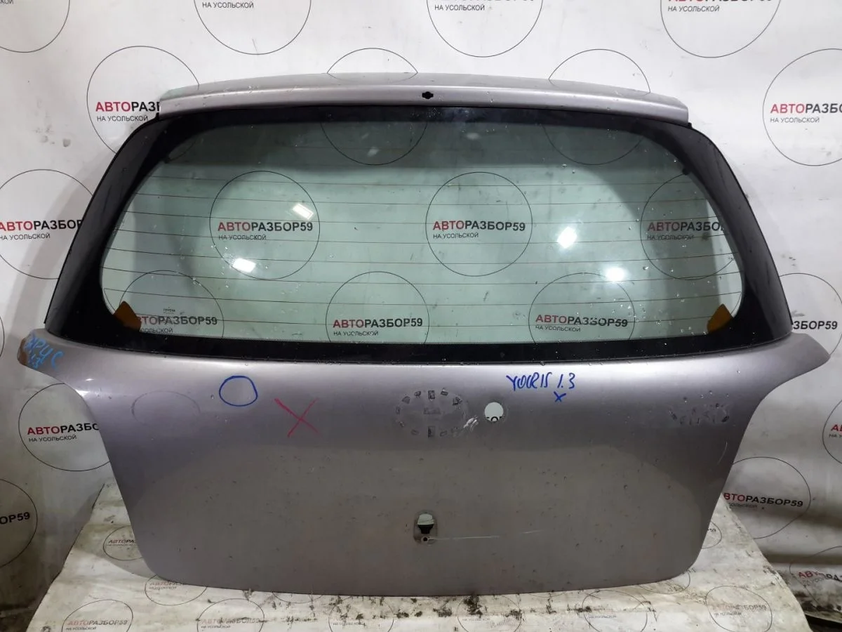 Дверь багажника Toyota Vitz I (1999—2005)
