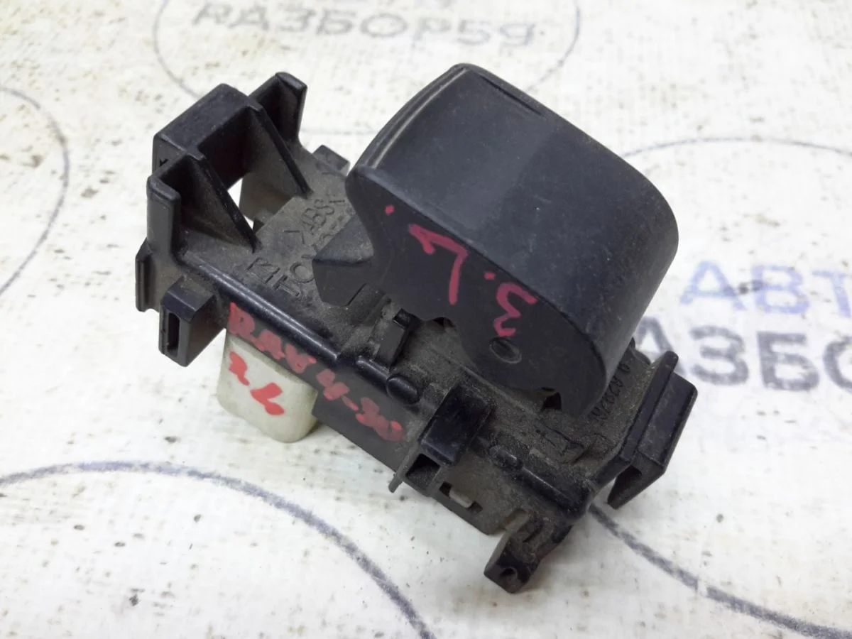 Кнопка стеклоподъемника Toyota RAV4 III рестайлинг (2009—2016)